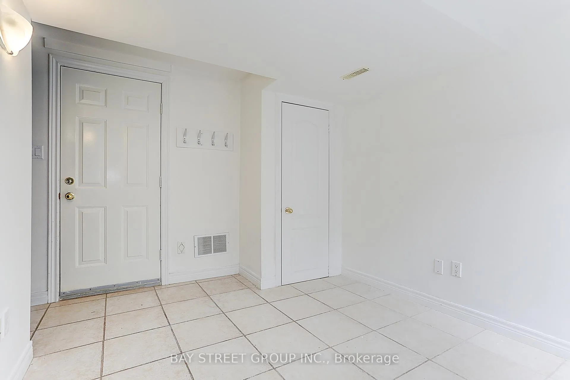 Photo 8 of 11 Michael Way, Markham, Buttonville — HOMEH