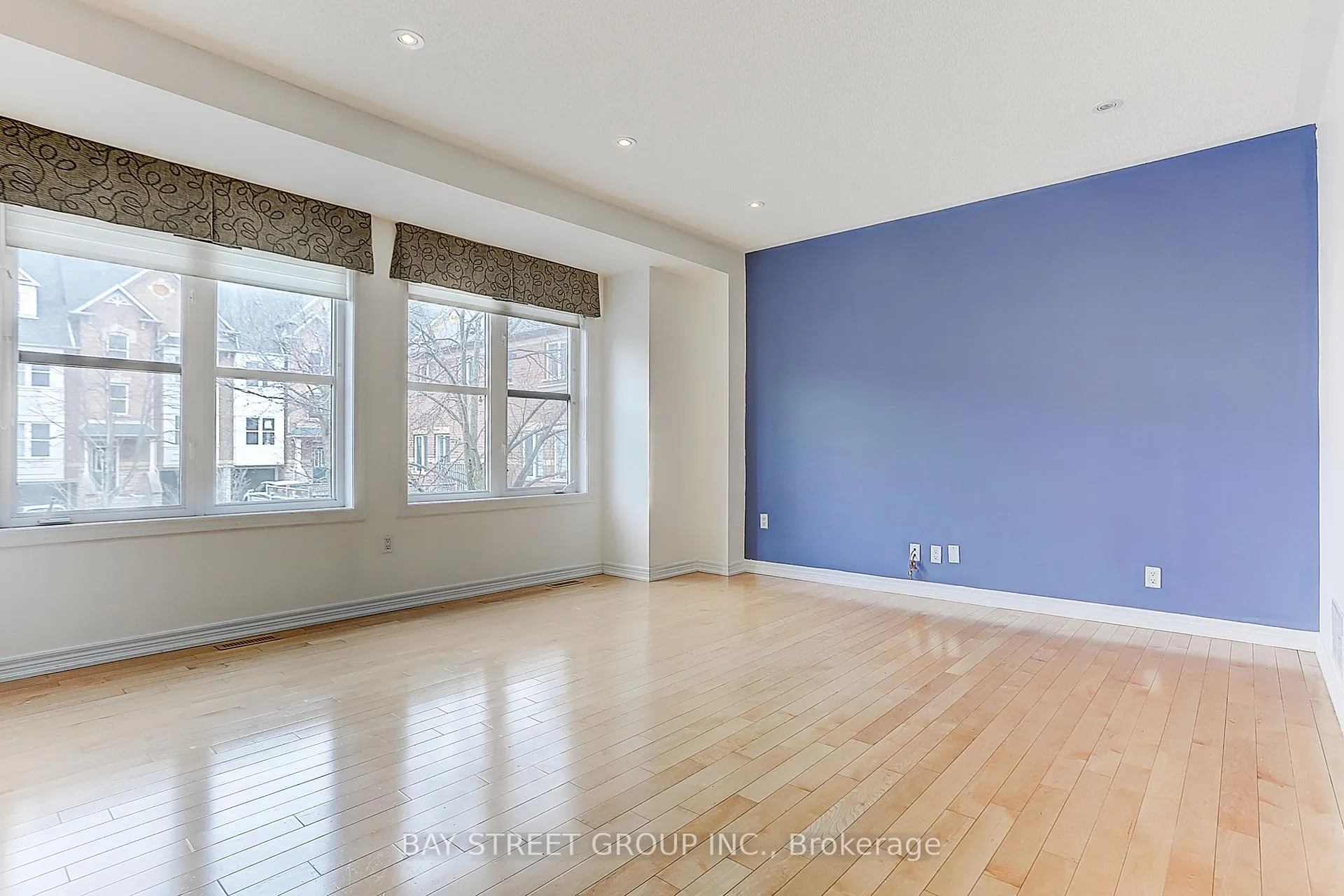 Photo 10 of 11 Michael Way, Markham, Buttonville — HOMEH