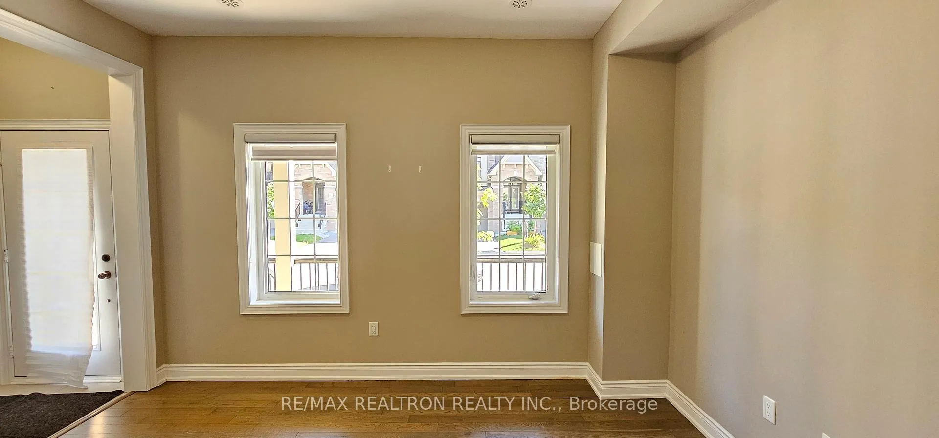 Photo 7 of 12 Isabella Peach Drive, Markham, Victoria Square — HOMEH