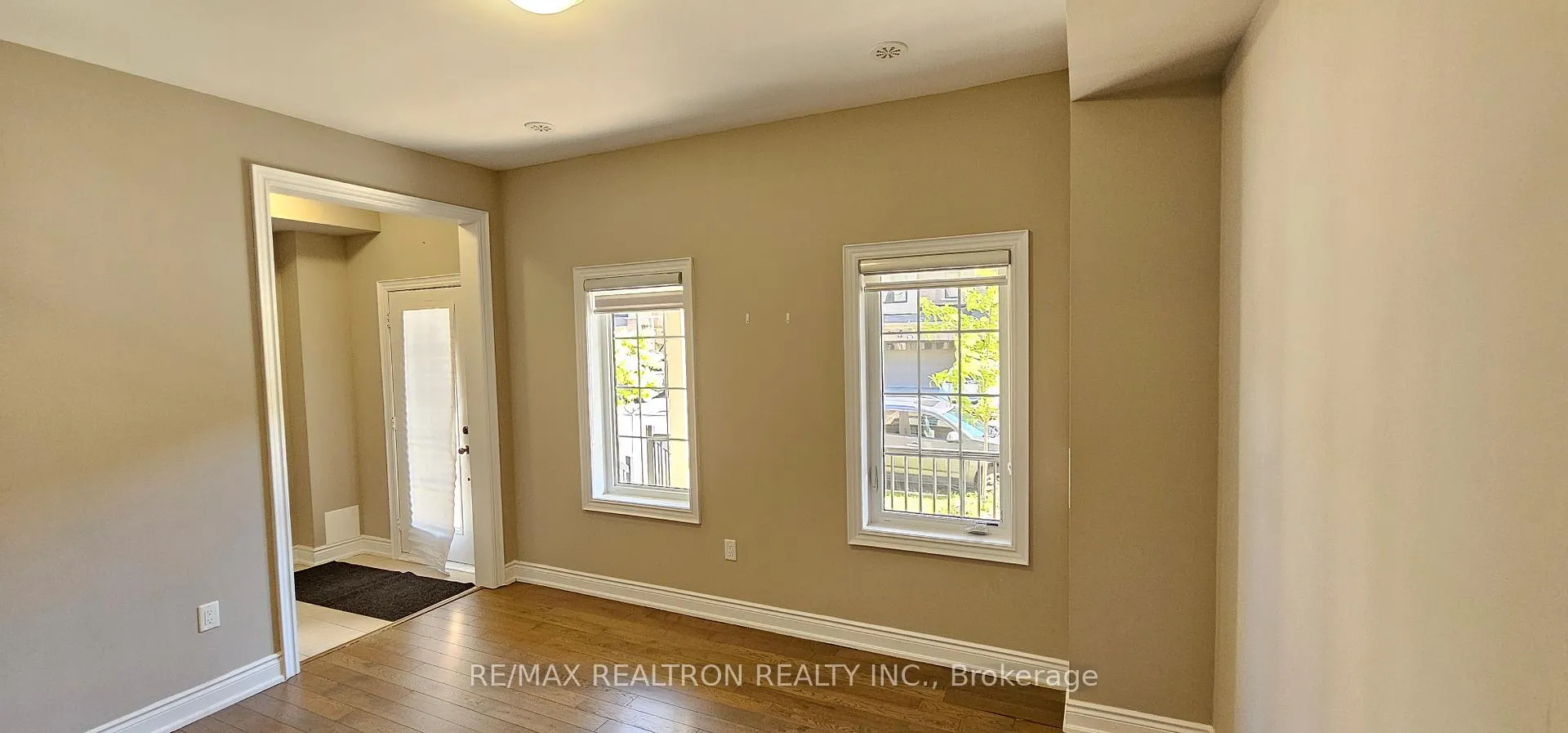 Photo 8 of 12 Isabella Peach Drive, Markham, Victoria Square — HOMEH