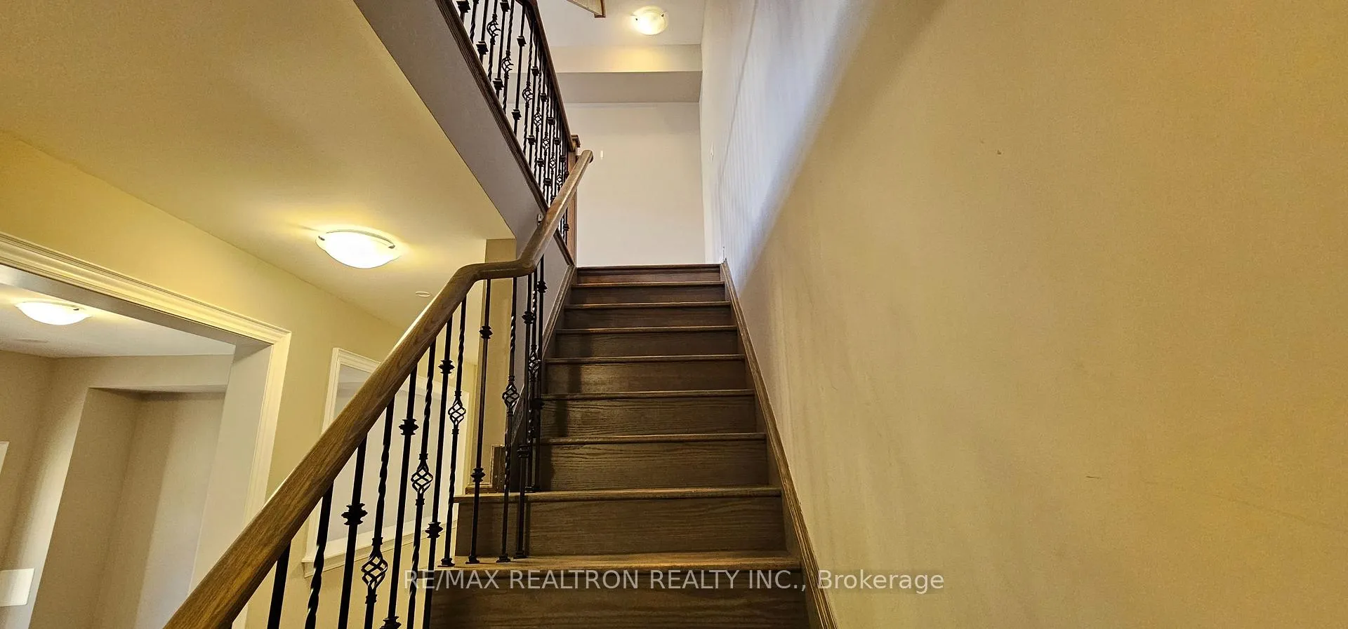 Photo 10 of 12 Isabella Peach Drive, Markham, Victoria Square — HOMEH