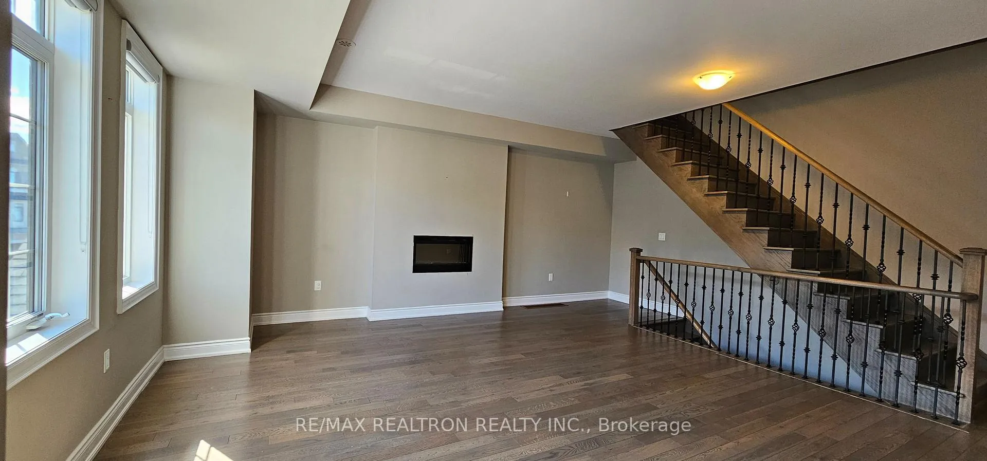 Photo 13 of 12 Isabella Peach Drive, Markham, Victoria Square — HOMEH