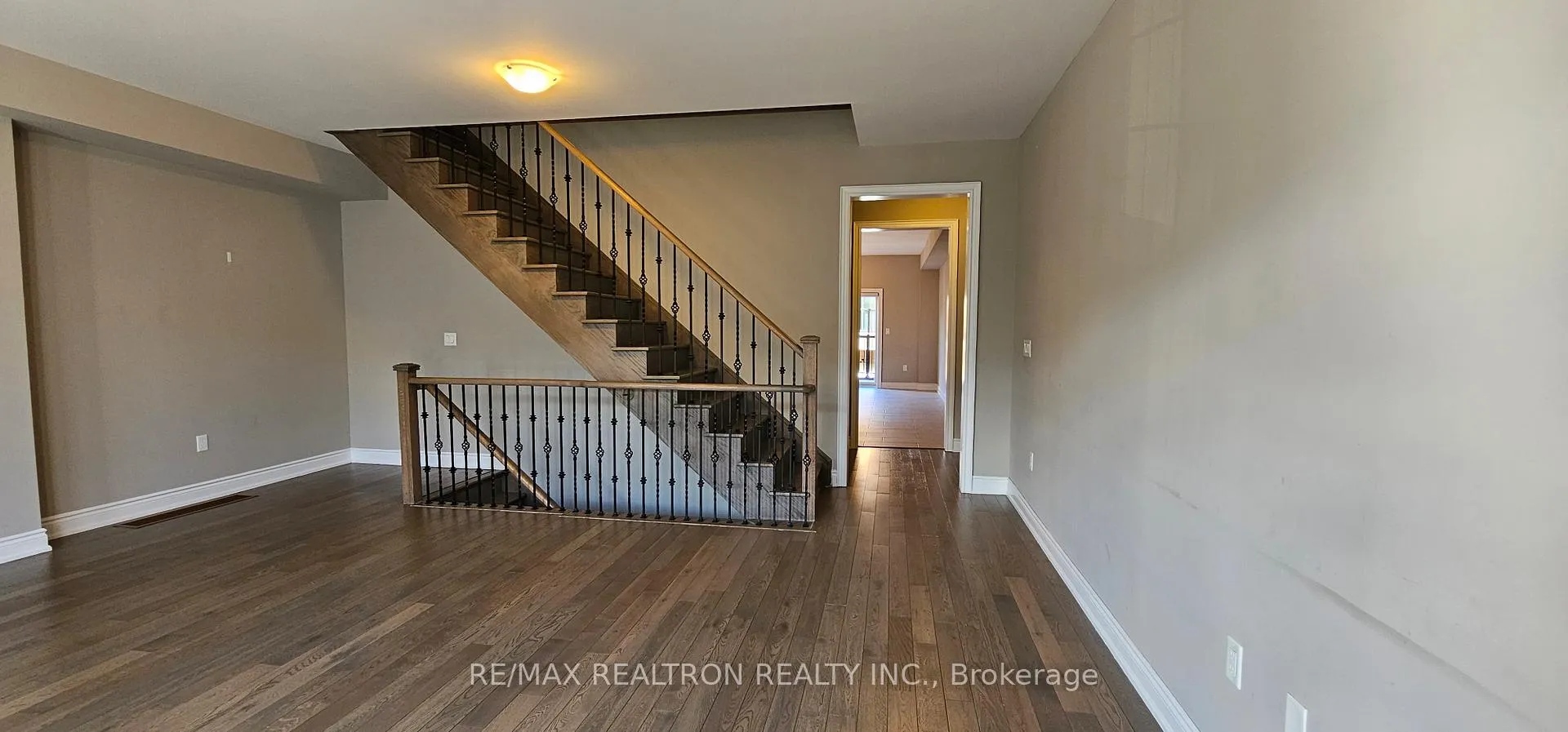 Photo 14 of 12 Isabella Peach Drive, Markham, Victoria Square — HOMEH