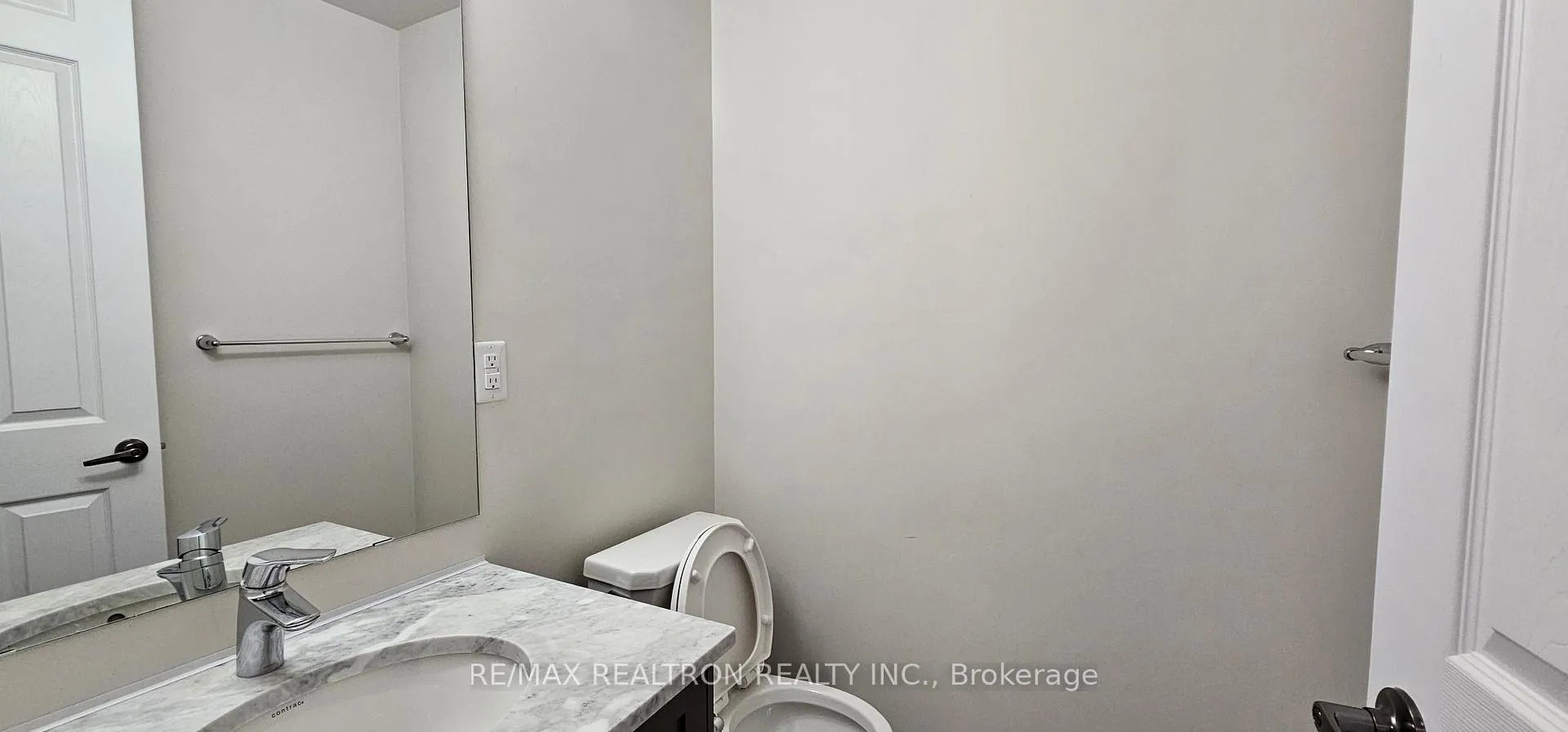 Photo 15 of 12 Isabella Peach Drive, Markham, Victoria Square — HOMEH
