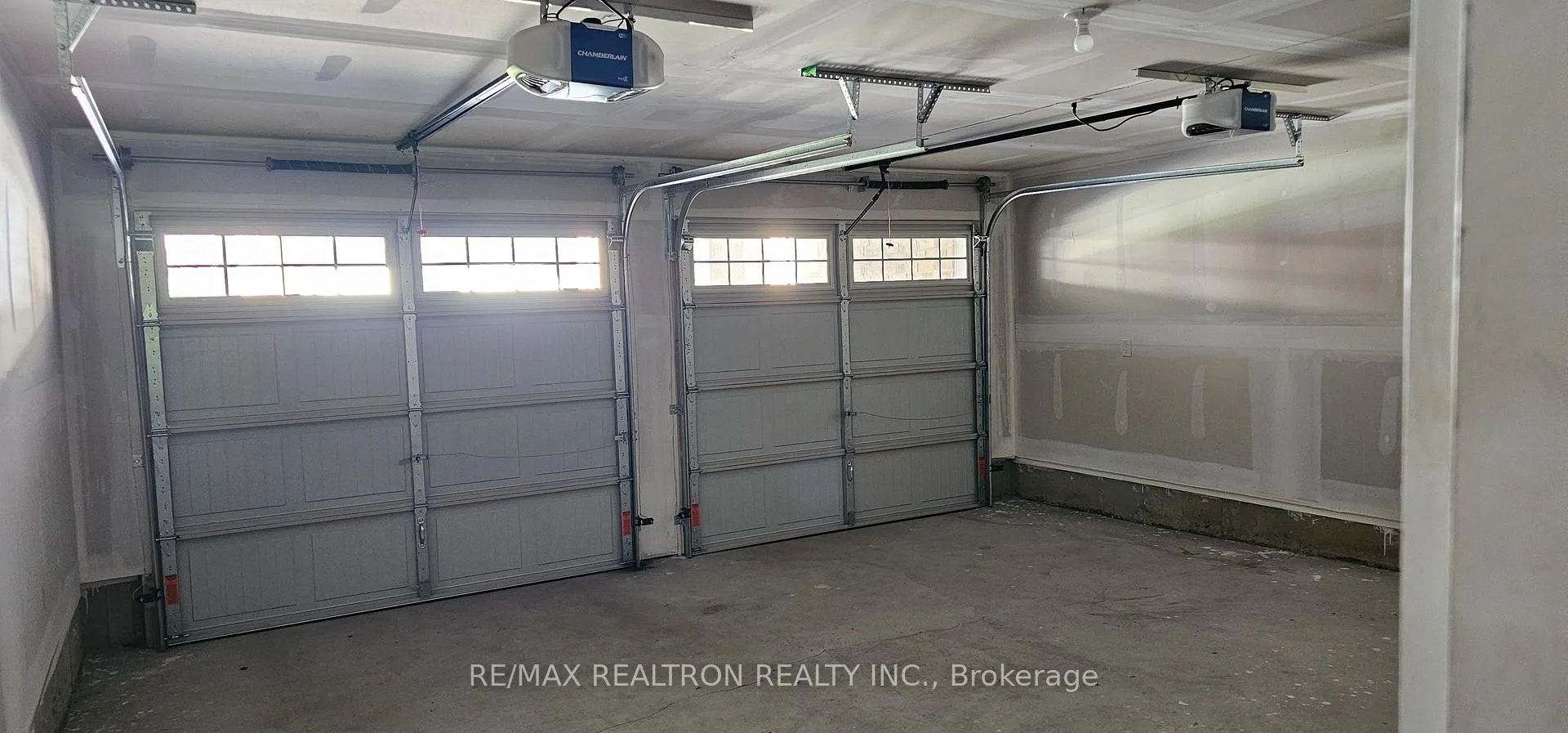 Photo 38 of 12 Isabella Peach Drive, Markham, Victoria Square — HOMEH