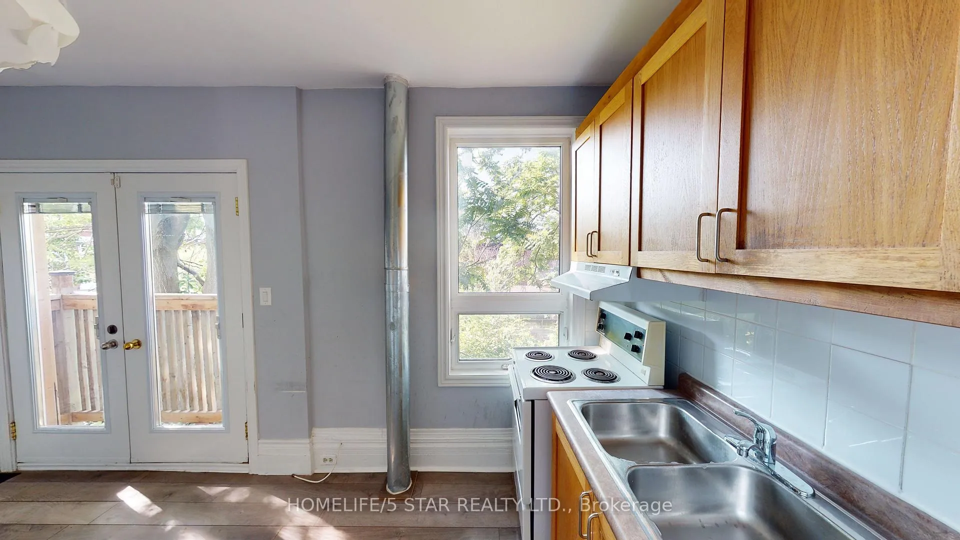 Photo 3 of Unit 2, 171 Harbord Street, Toronto, University — HOMEH