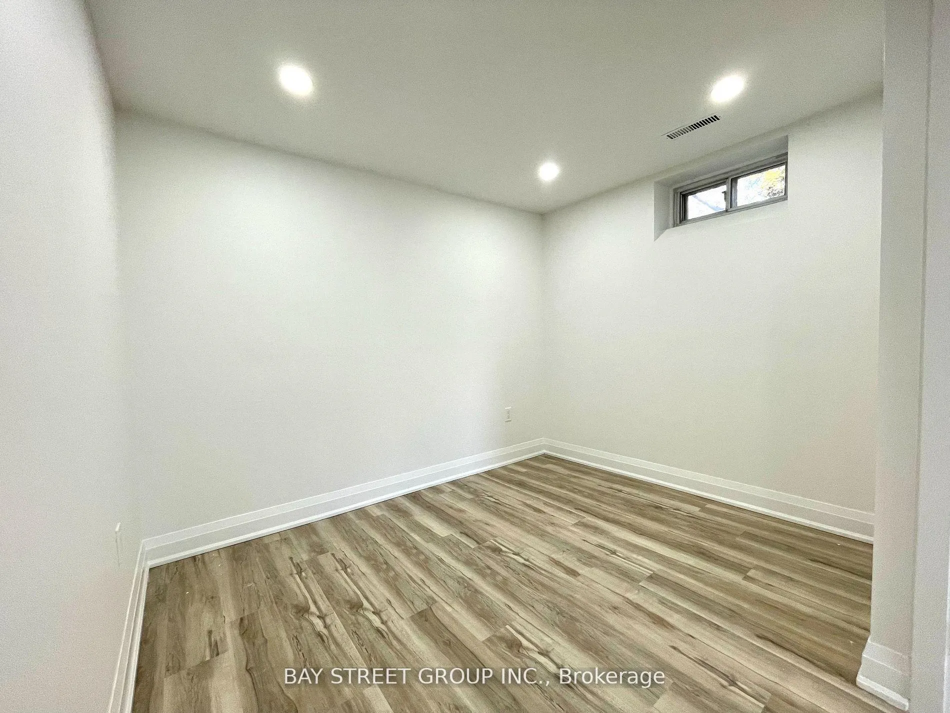 Photo 4 of Unit 1, 119 Claymore Crescent, Oshawa, Eastdale — HOMEH