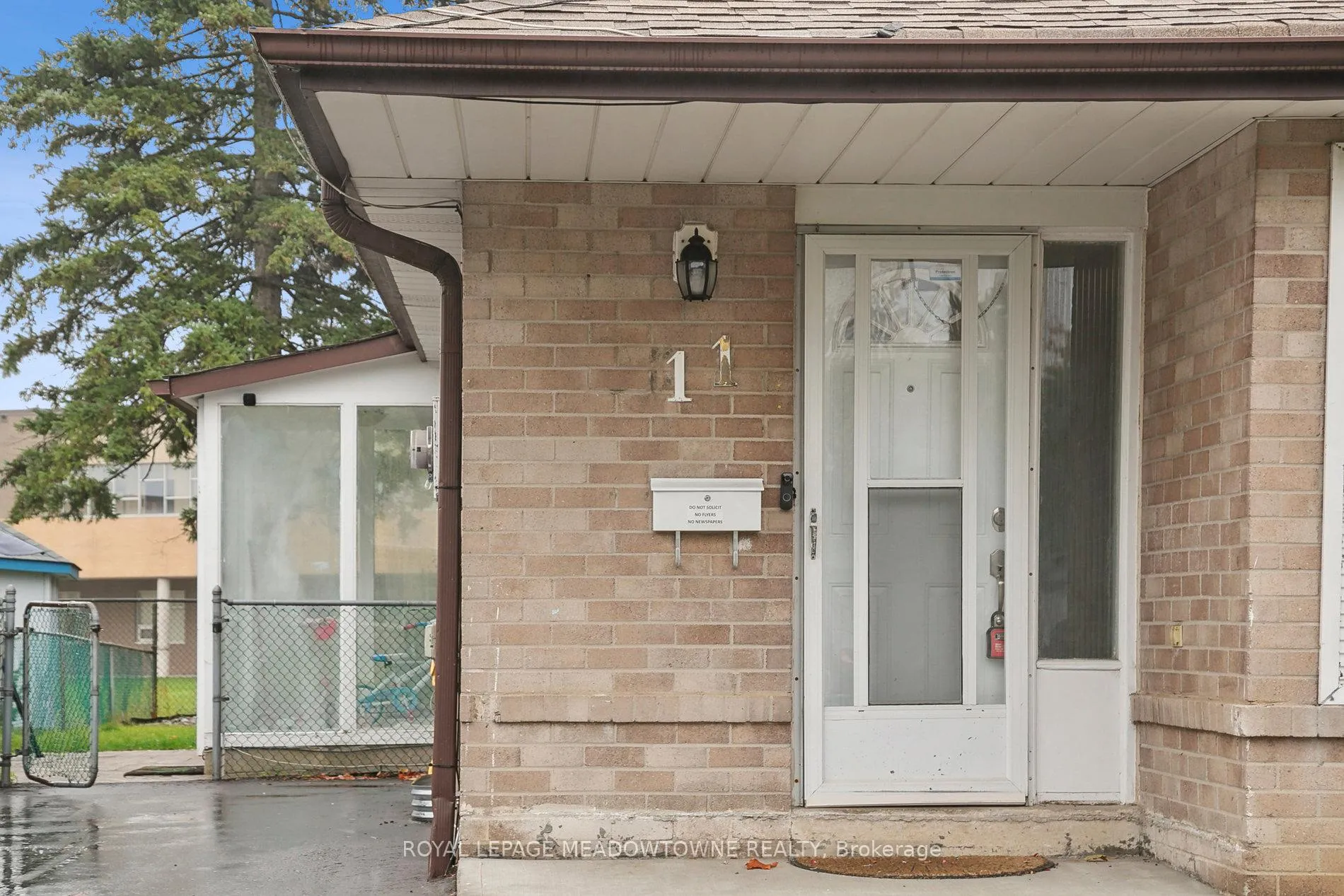 Photo 4 of Unit Upper, 11 Juniper Crescent, Brampton, Northgate — HOMEH