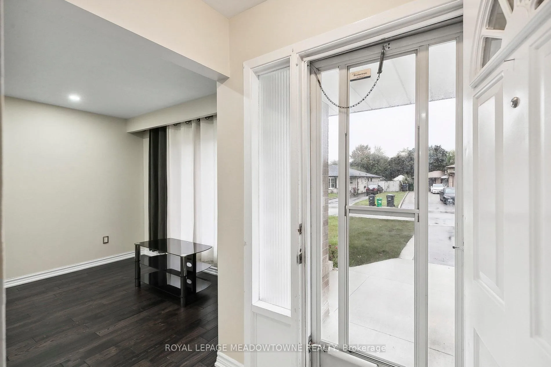 Photo 5 of Unit Upper, 11 Juniper Crescent, Brampton, Northgate — HOMEH