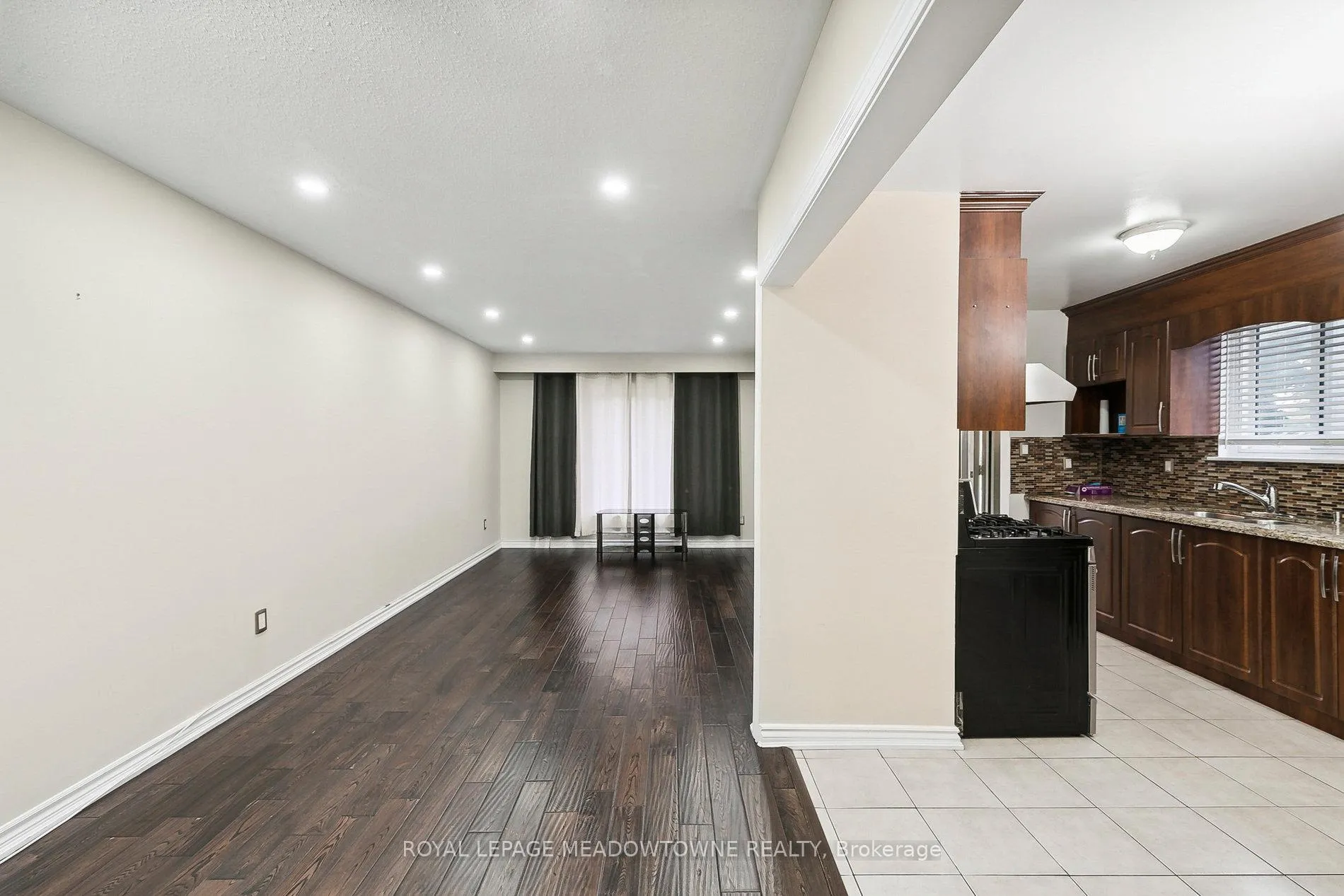 Photo 7 of Unit Upper, 11 Juniper Crescent, Brampton, Northgate — HOMEH
