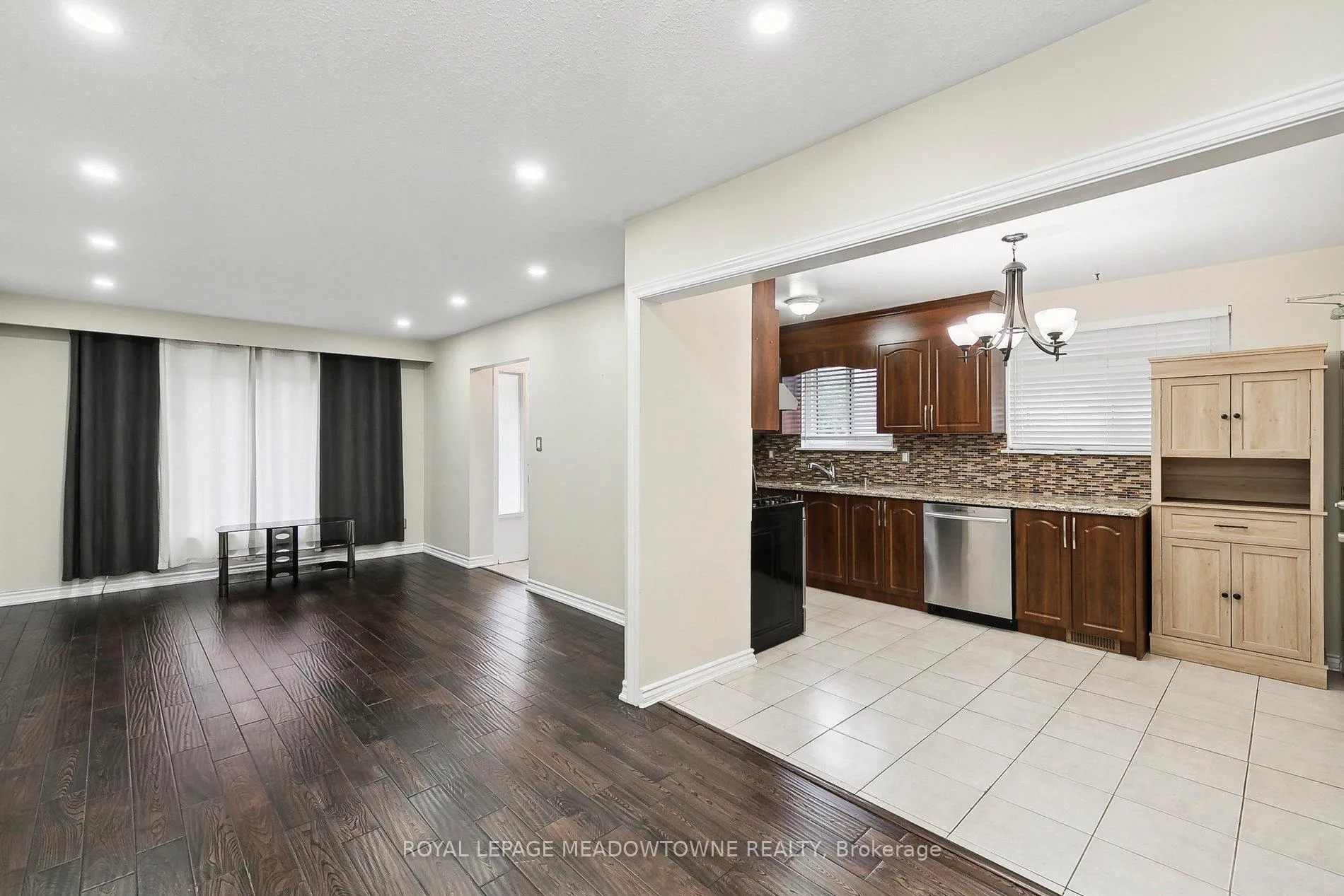 Photo 8 of Unit Upper, 11 Juniper Crescent, Brampton, Northgate — HOMEH