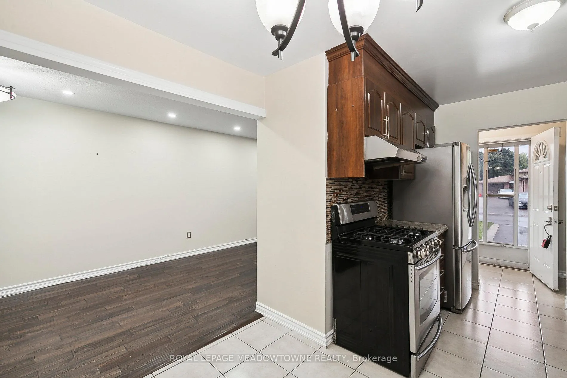Photo 13 of Unit Upper, 11 Juniper Crescent, Brampton, Northgate — HOMEH