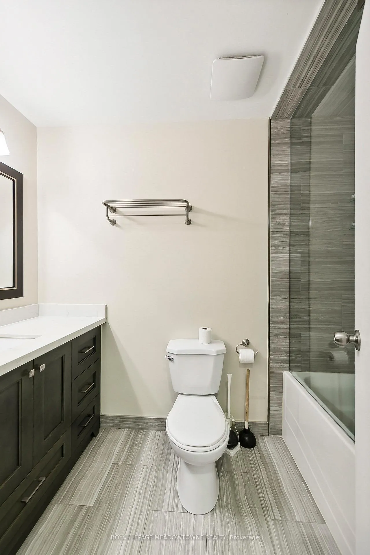 Photo 26 of Unit Upper, 11 Juniper Crescent, Brampton, Northgate — HOMEH