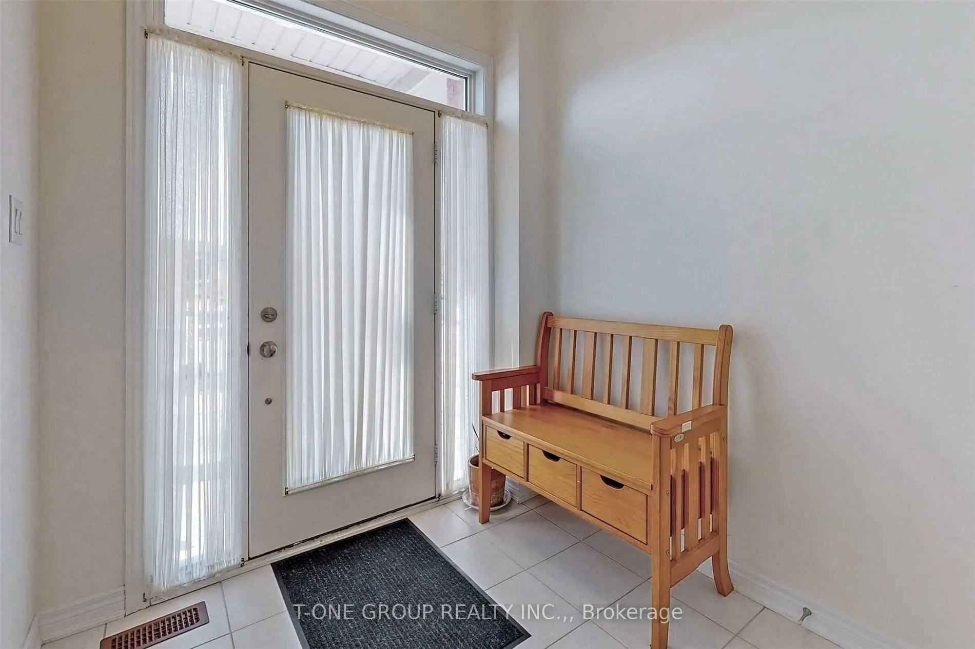 Photo 2 of 19 Upper Greensborough Drive, Markham, Greensborough — HOMEH