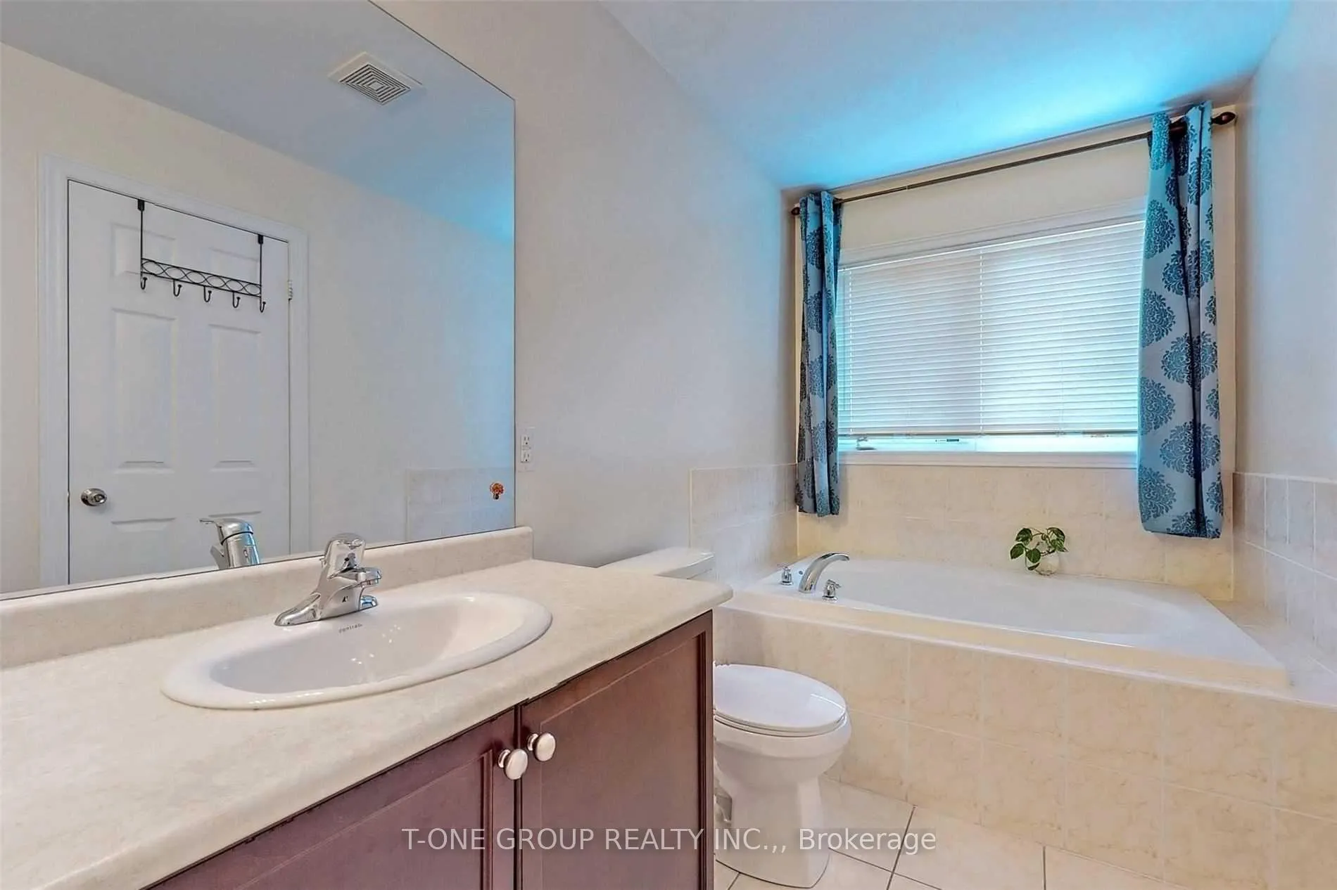 Photo 9 of 19 Upper Greensborough Drive, Markham, Greensborough — HOMEH