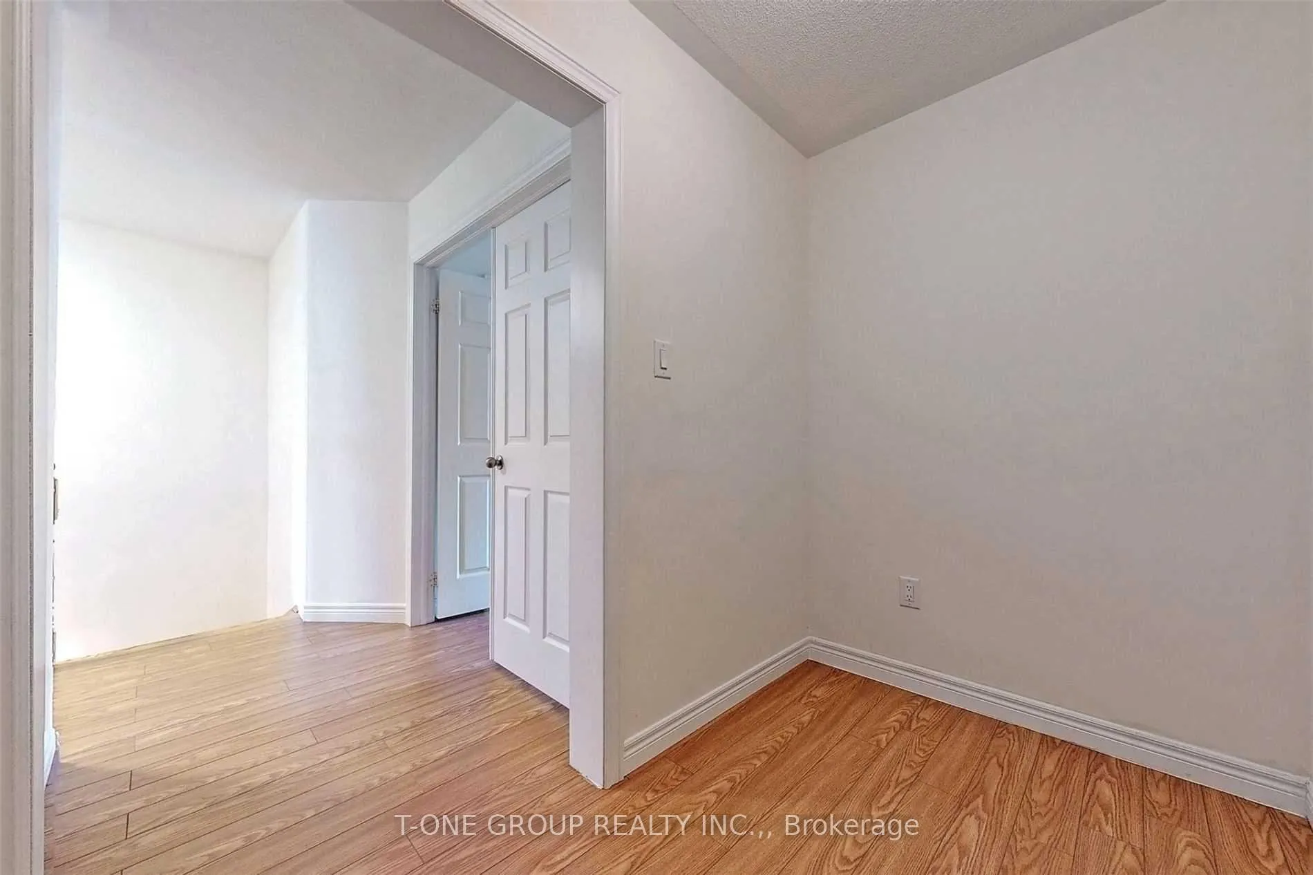 Photo 10 of 19 Upper Greensborough Drive, Markham, Greensborough — HOMEH