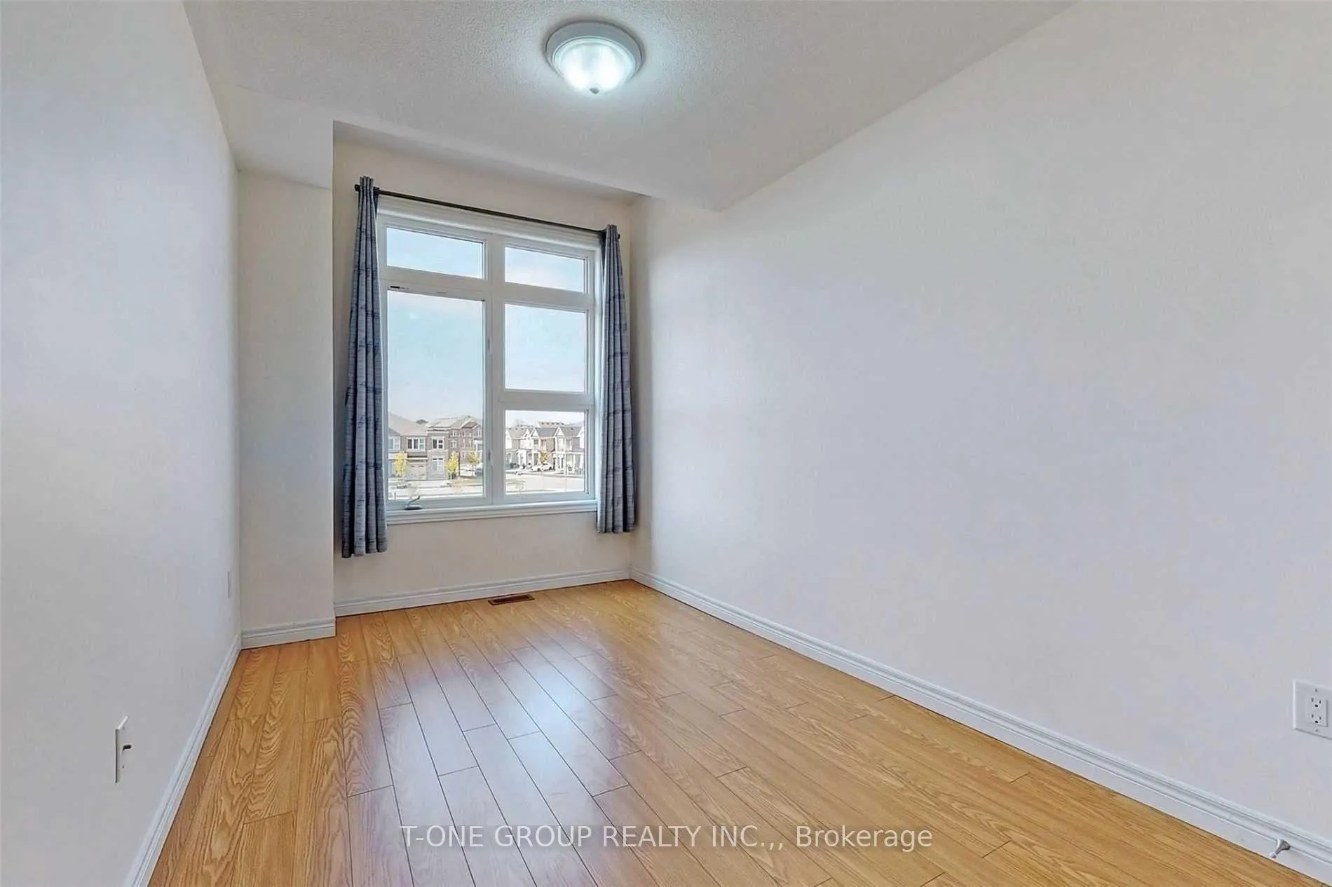 Photo 12 of 19 Upper Greensborough Drive, Markham, Greensborough — HOMEH