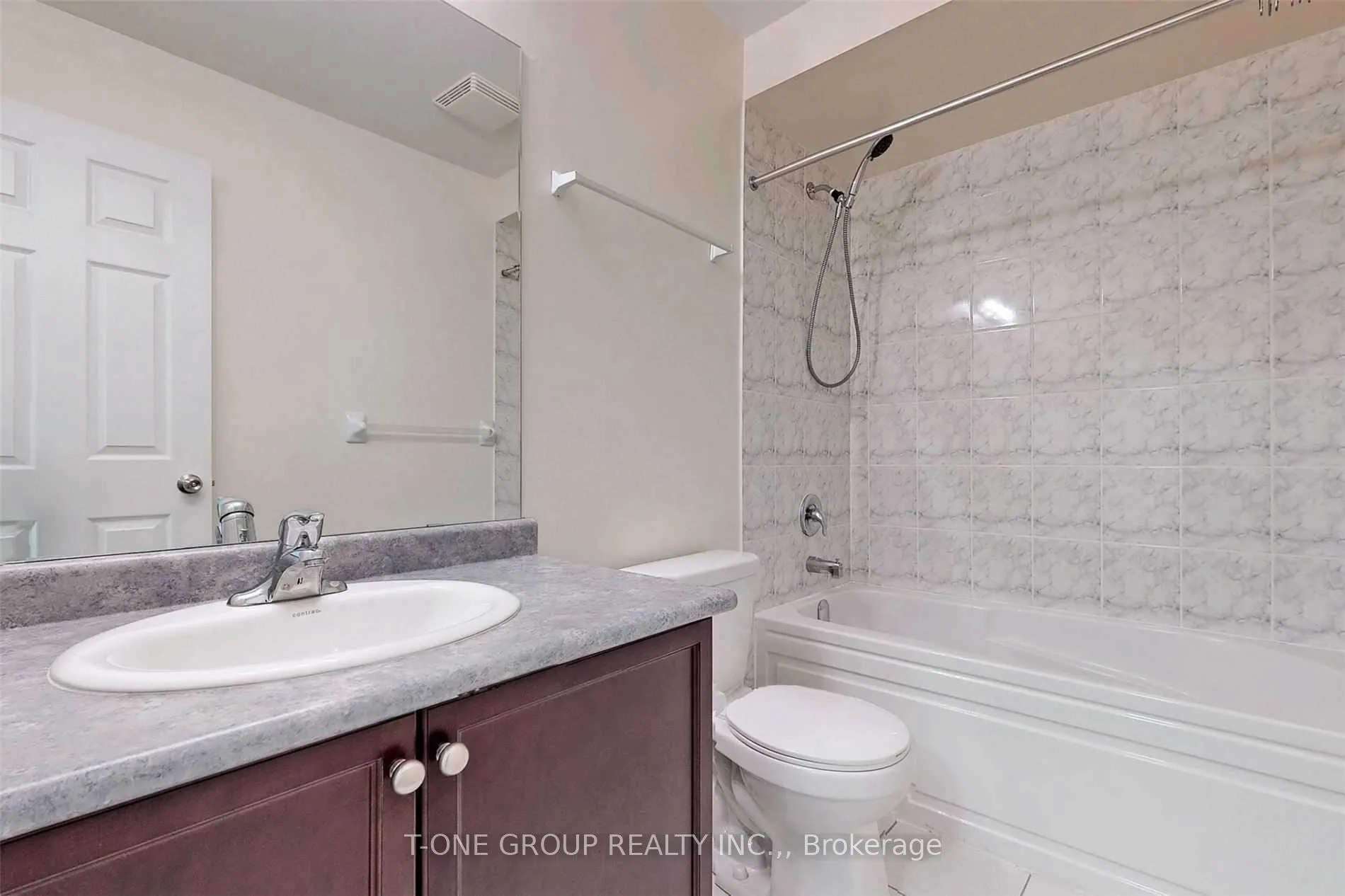 Photo 13 of 19 Upper Greensborough Drive, Markham, Greensborough — HOMEH