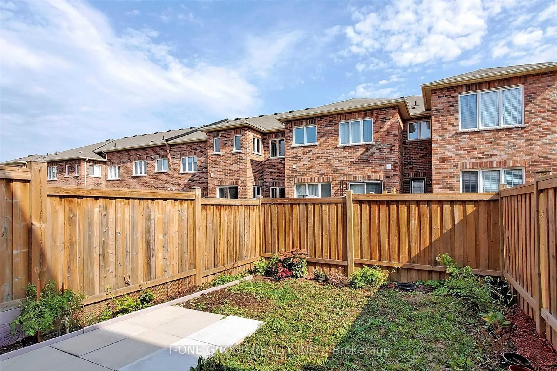 Photo 14 of 19 Upper Greensborough Drive, Markham, Greensborough — HOMEH