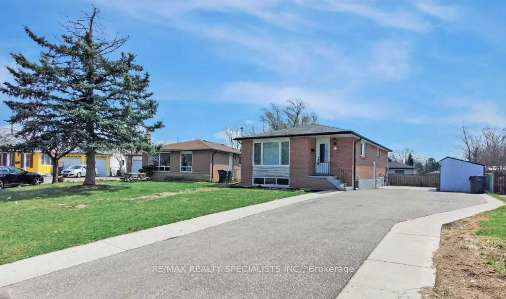 Front of Unit Upper, 6 Fidelia Crescent