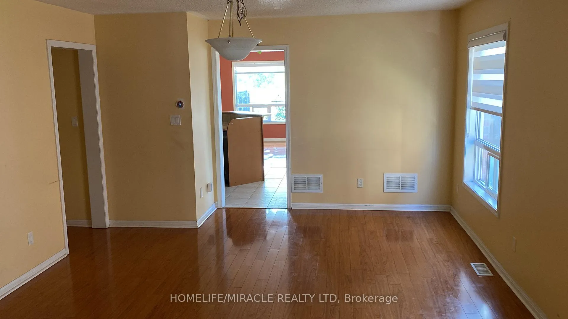 Photo 4 of 72 Coachlight Crescent, Brampton, Vales of Castlemore — HOMEH