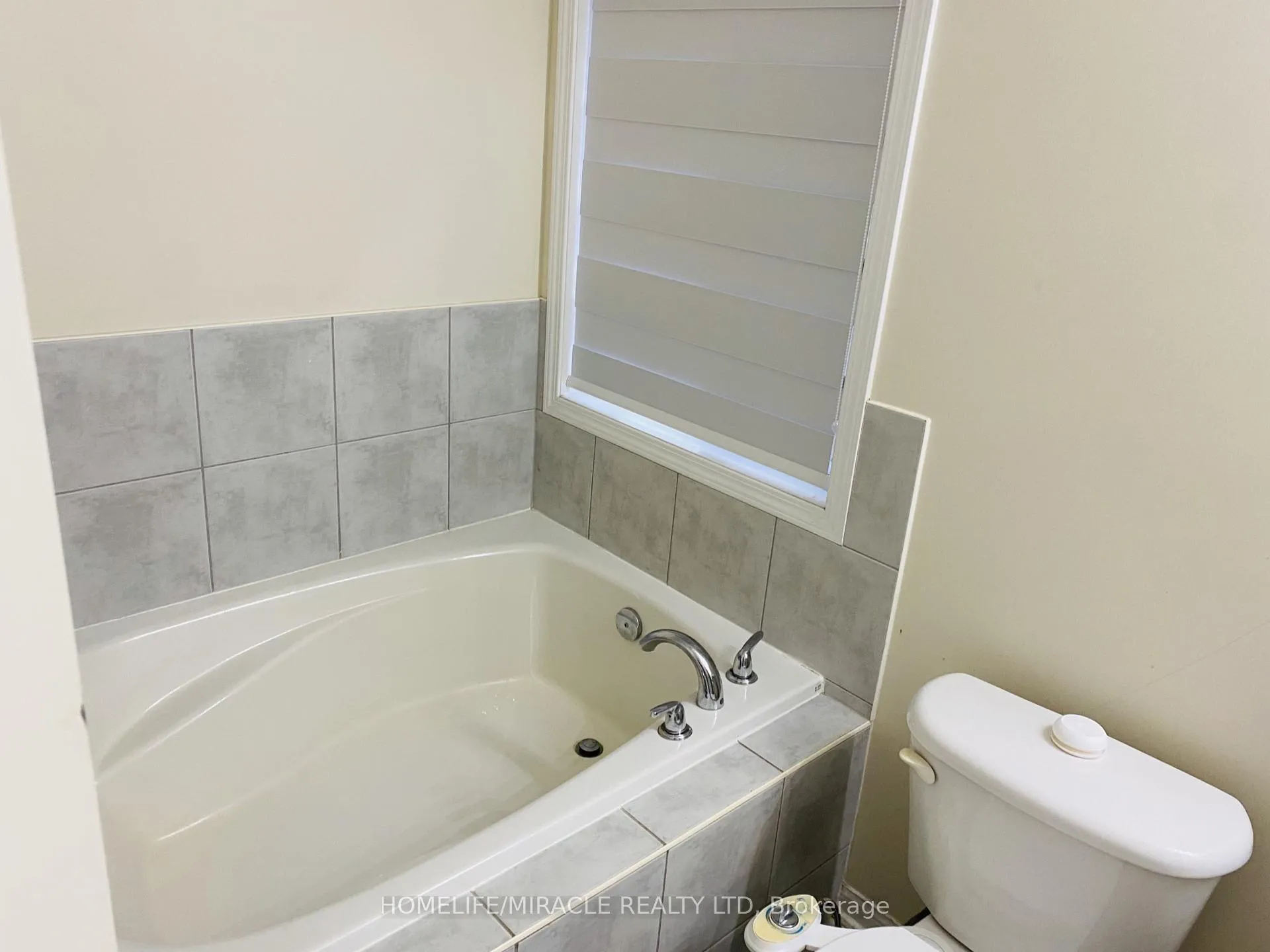 Photo 11 of 72 Coachlight Crescent, Brampton, Vales of Castlemore — HOMEH