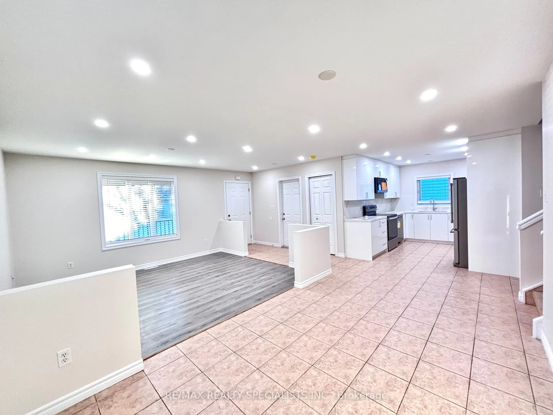 Photo 8 of 2488 Gatwick Avenue, Windsor — HOMEH