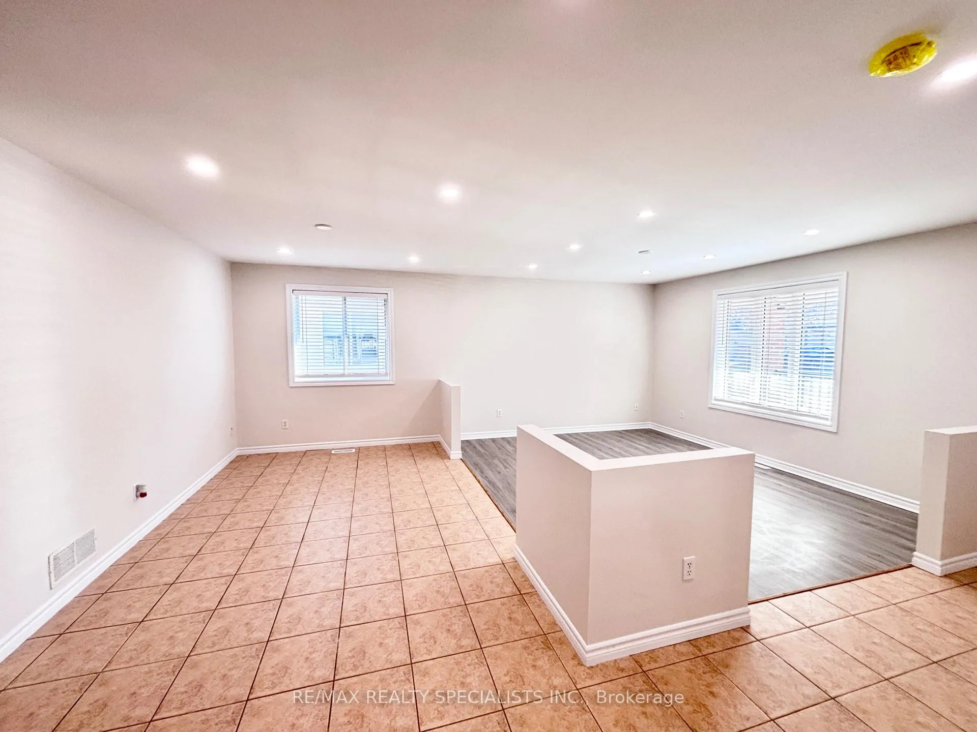 Photo 10 of 2488 Gatwick Avenue, Windsor — HOMEH