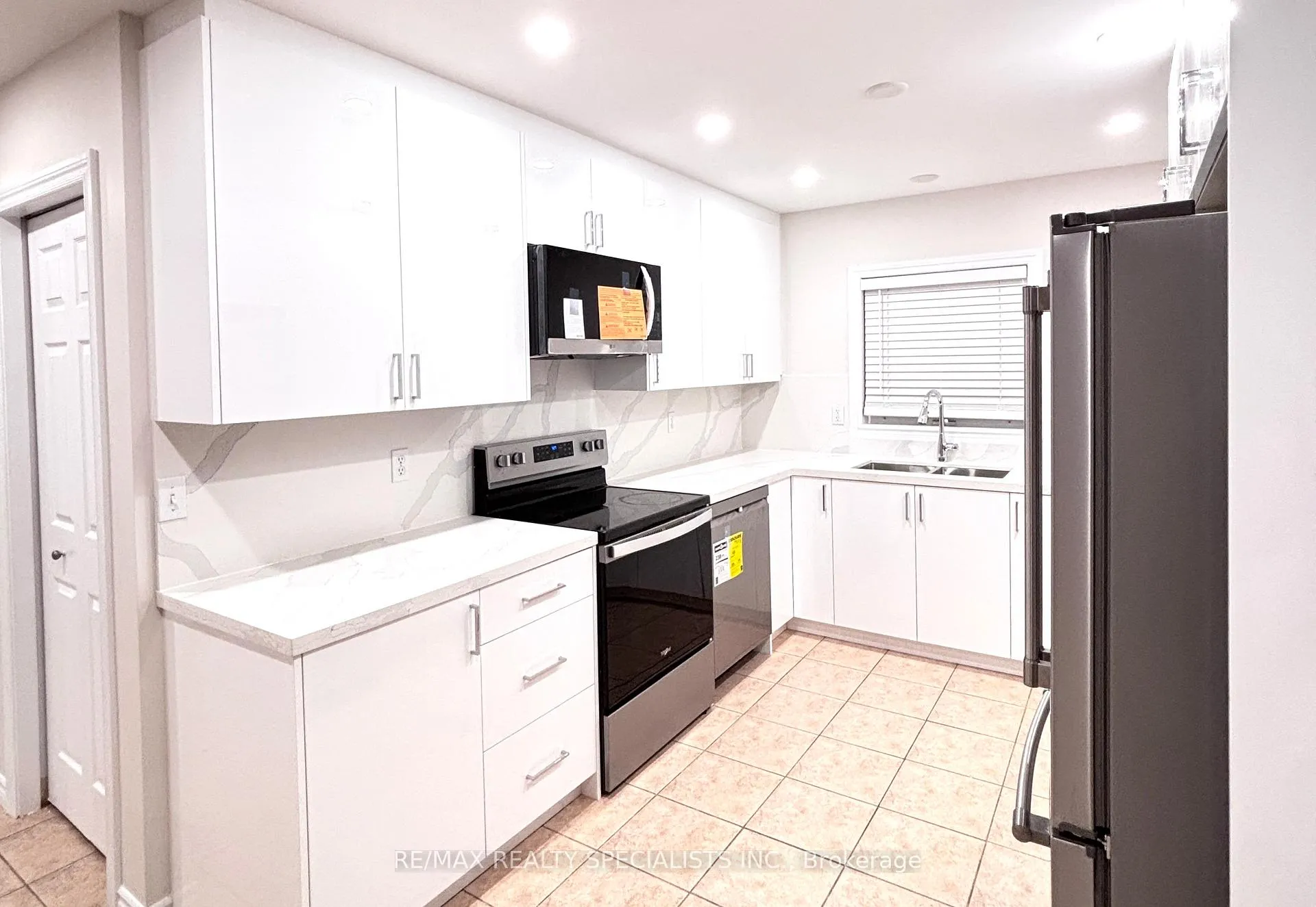 Photo 11 of 2488 Gatwick Avenue, Windsor — HOMEH