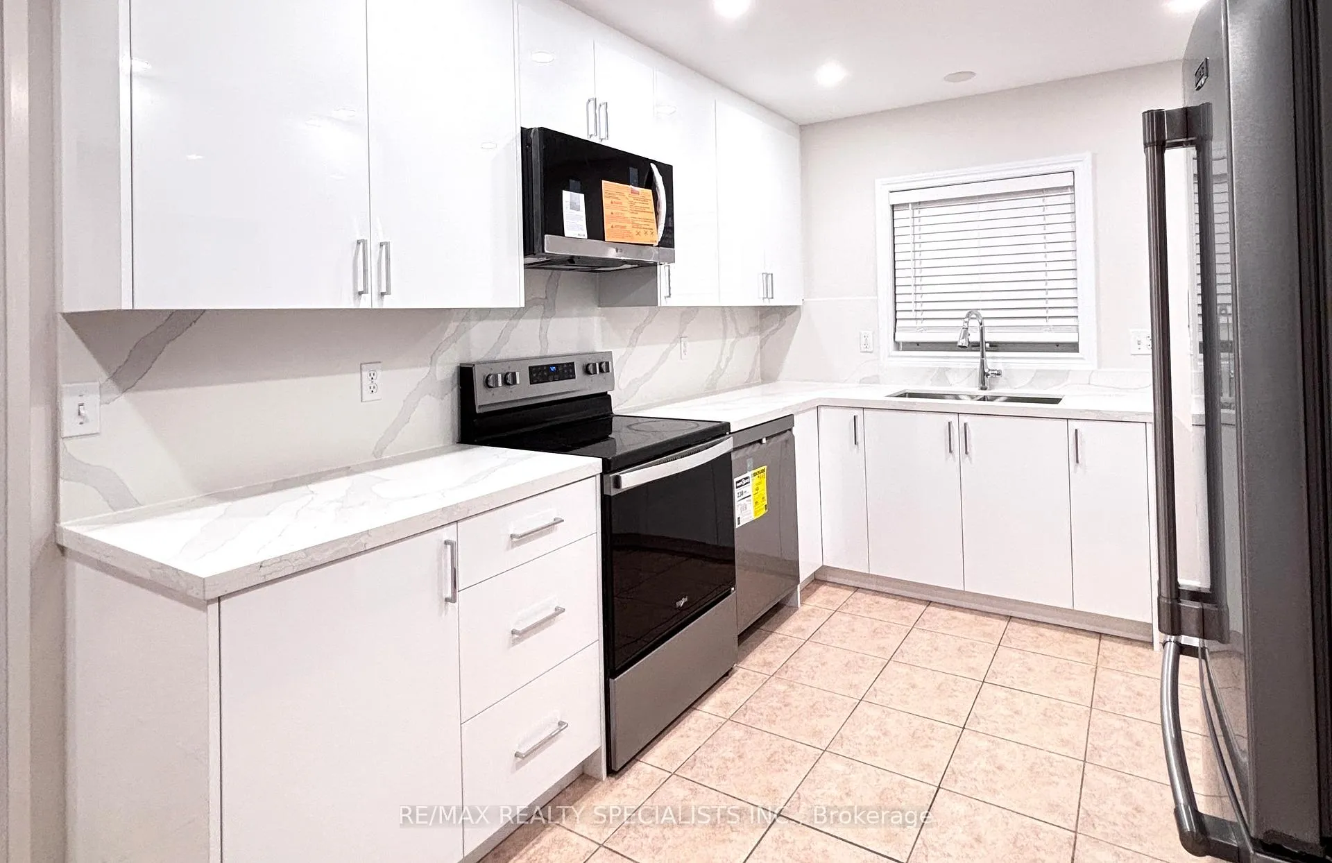 Photo 12 of 2488 Gatwick Avenue, Windsor — HOMEH
