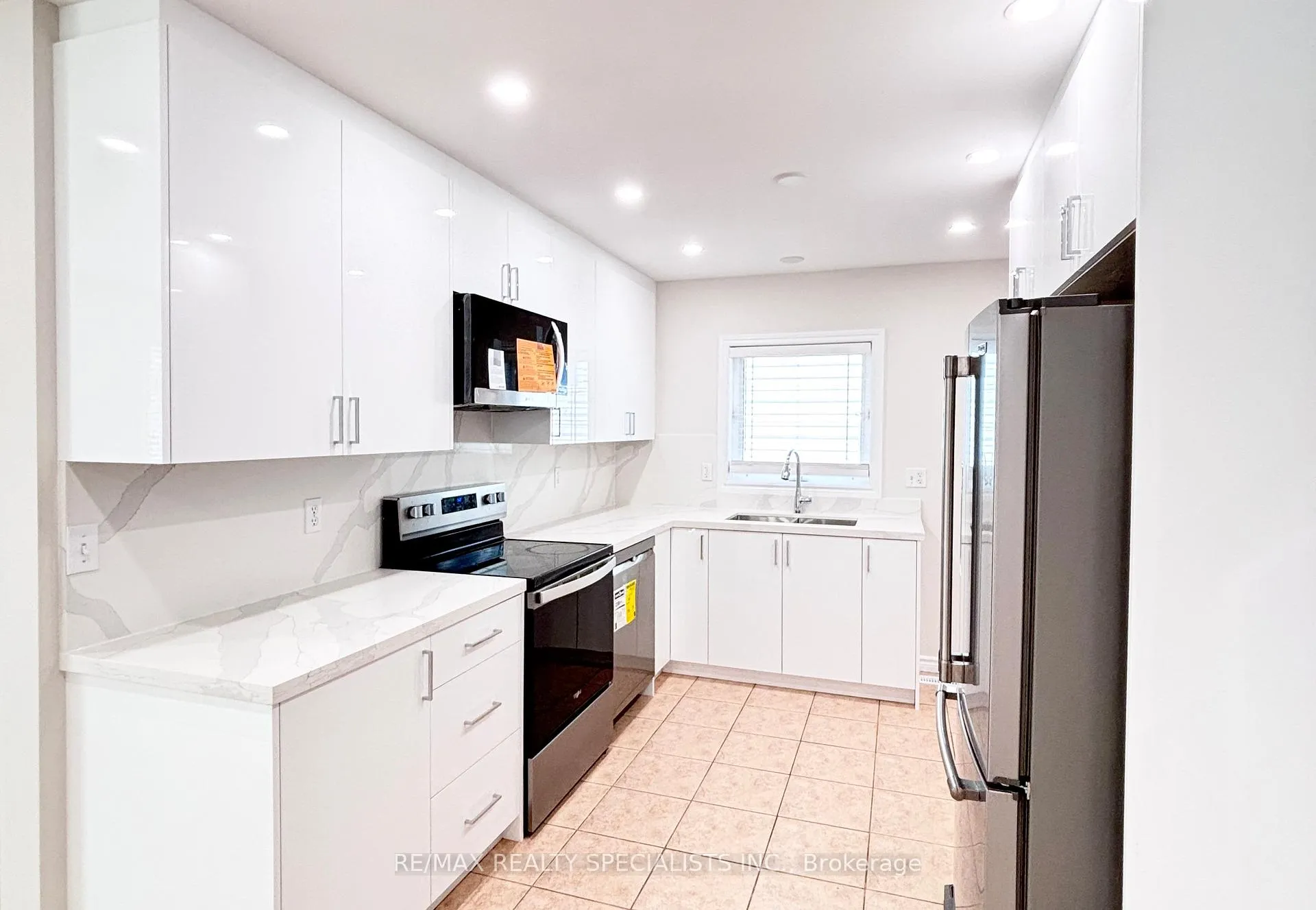 Photo 14 of 2488 Gatwick Avenue, Windsor — HOMEH