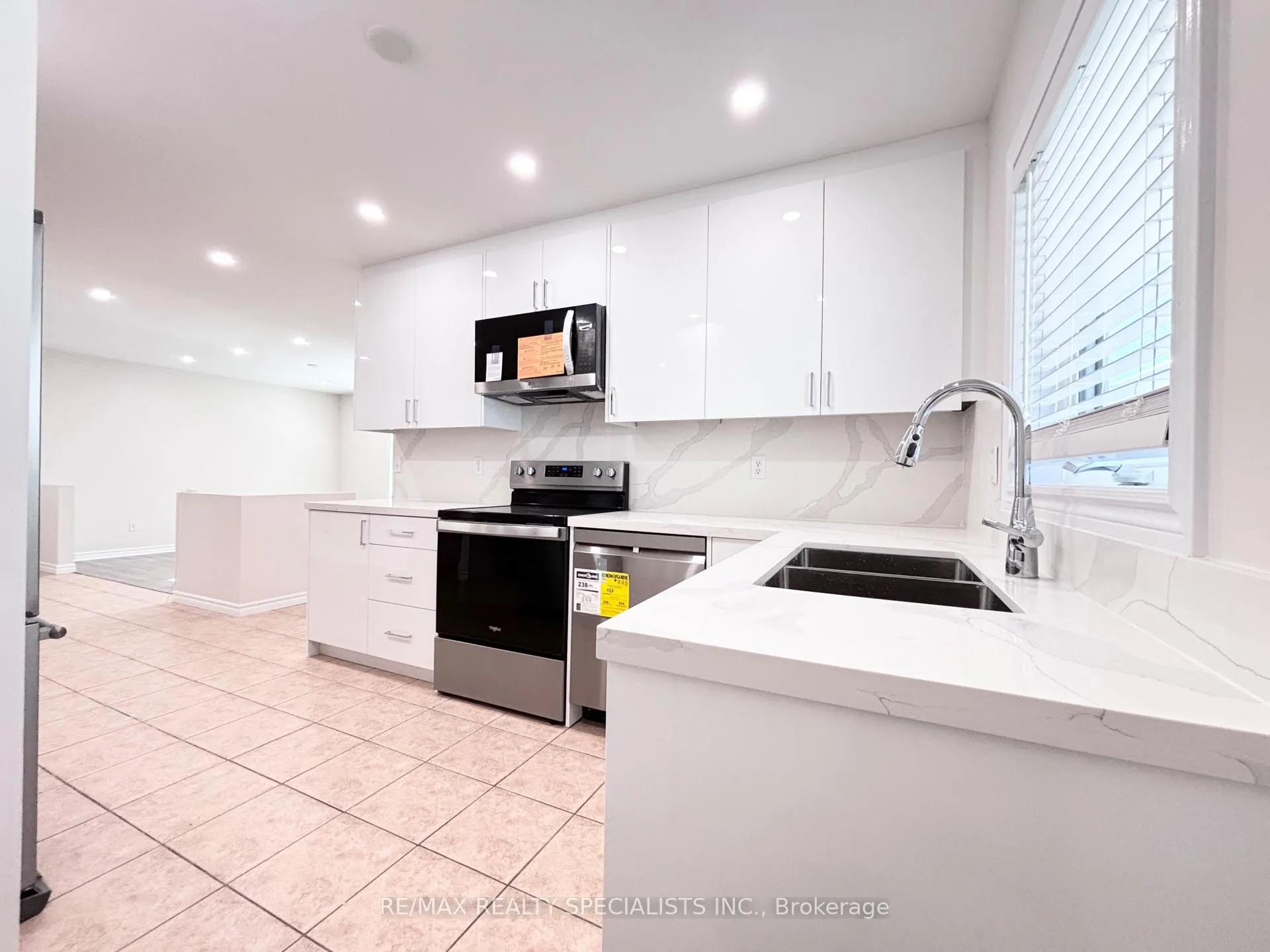 Photo 15 of 2488 Gatwick Avenue, Windsor — HOMEH