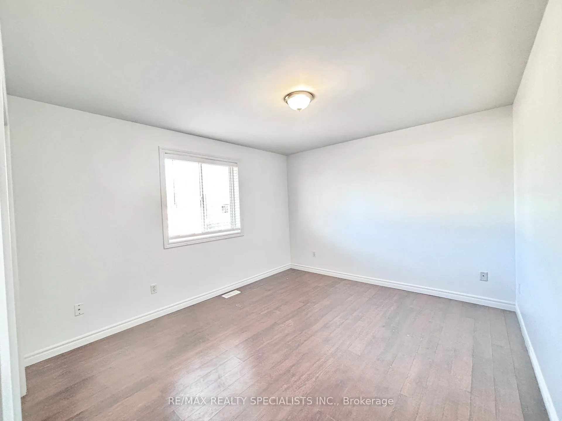 Photo 16 of 2488 Gatwick Avenue, Windsor — HOMEH