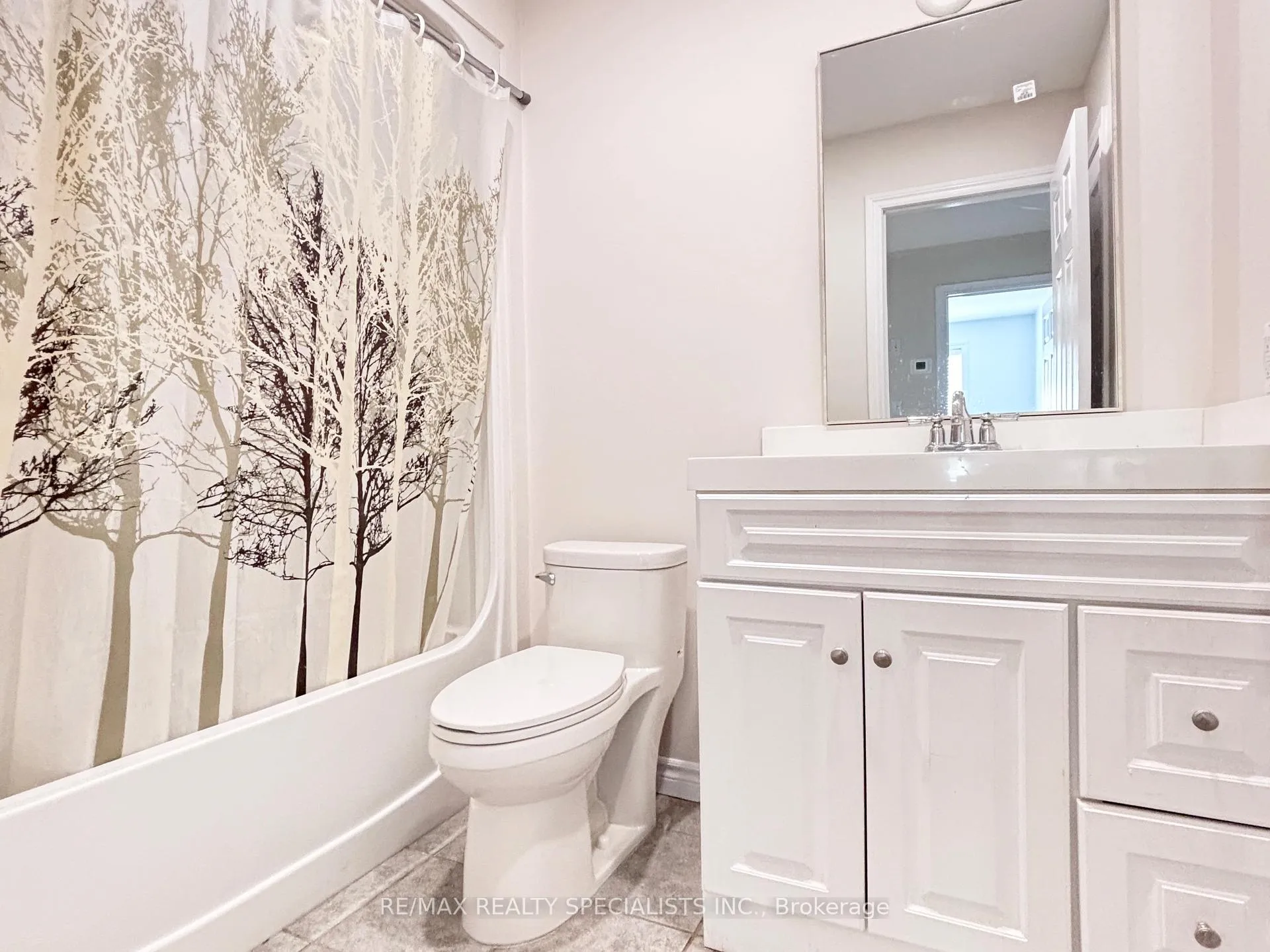 Photo 21 of 2488 Gatwick Avenue, Windsor — HOMEH