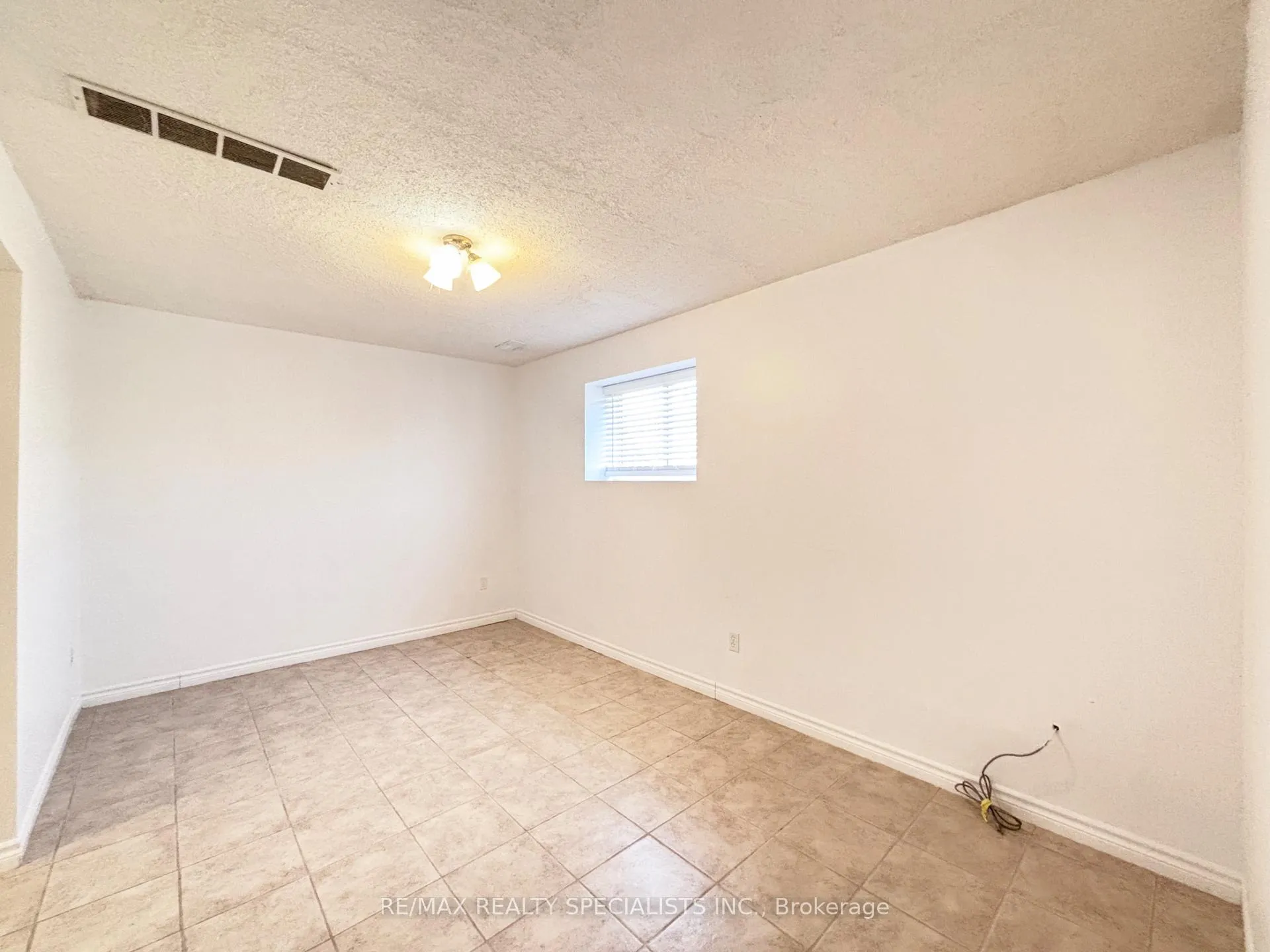 Photo 22 of 2488 Gatwick Avenue, Windsor — HOMEH