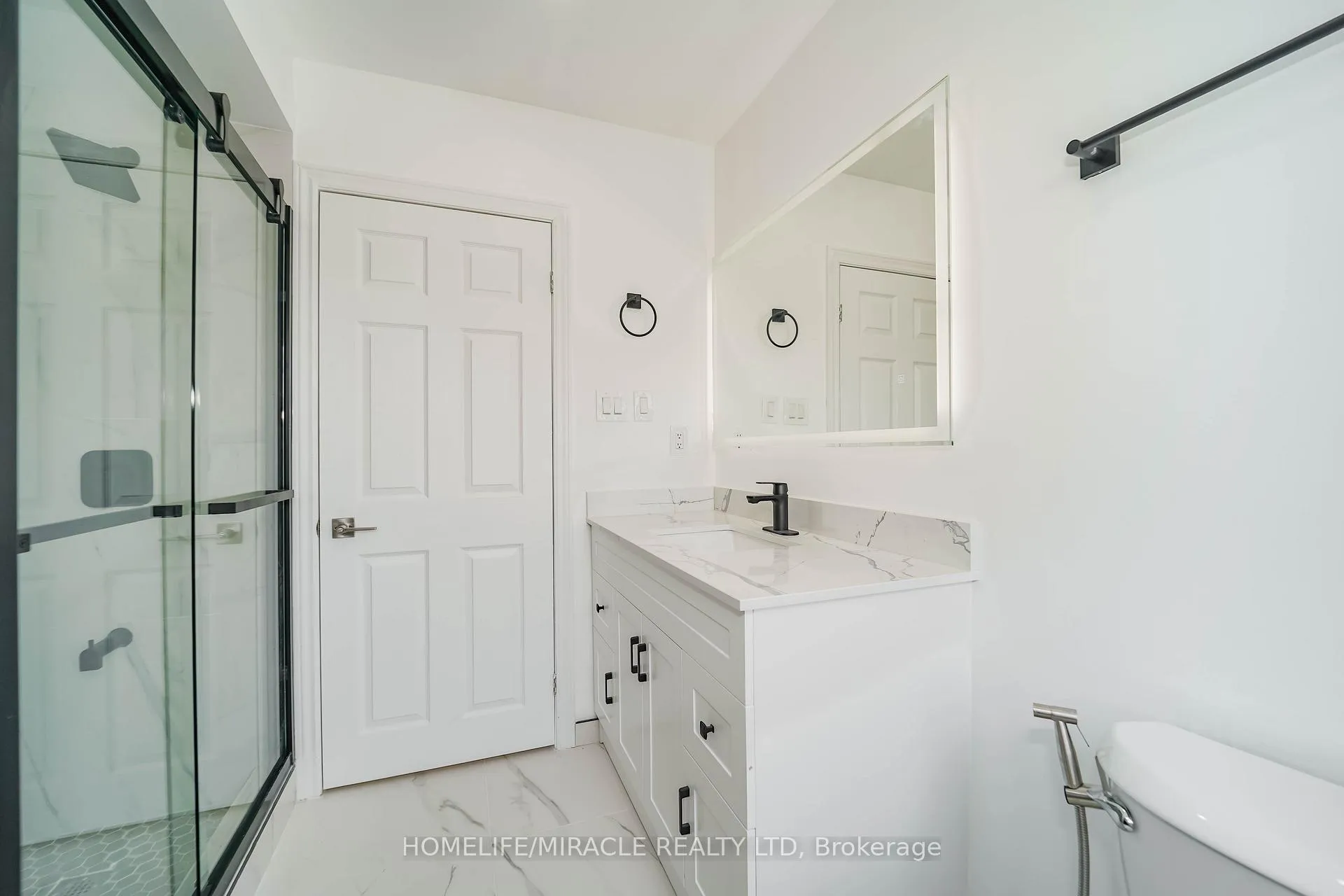 Photo 5 of 95 Kirkland Place, Whitby, Williamsburg — HOMEH