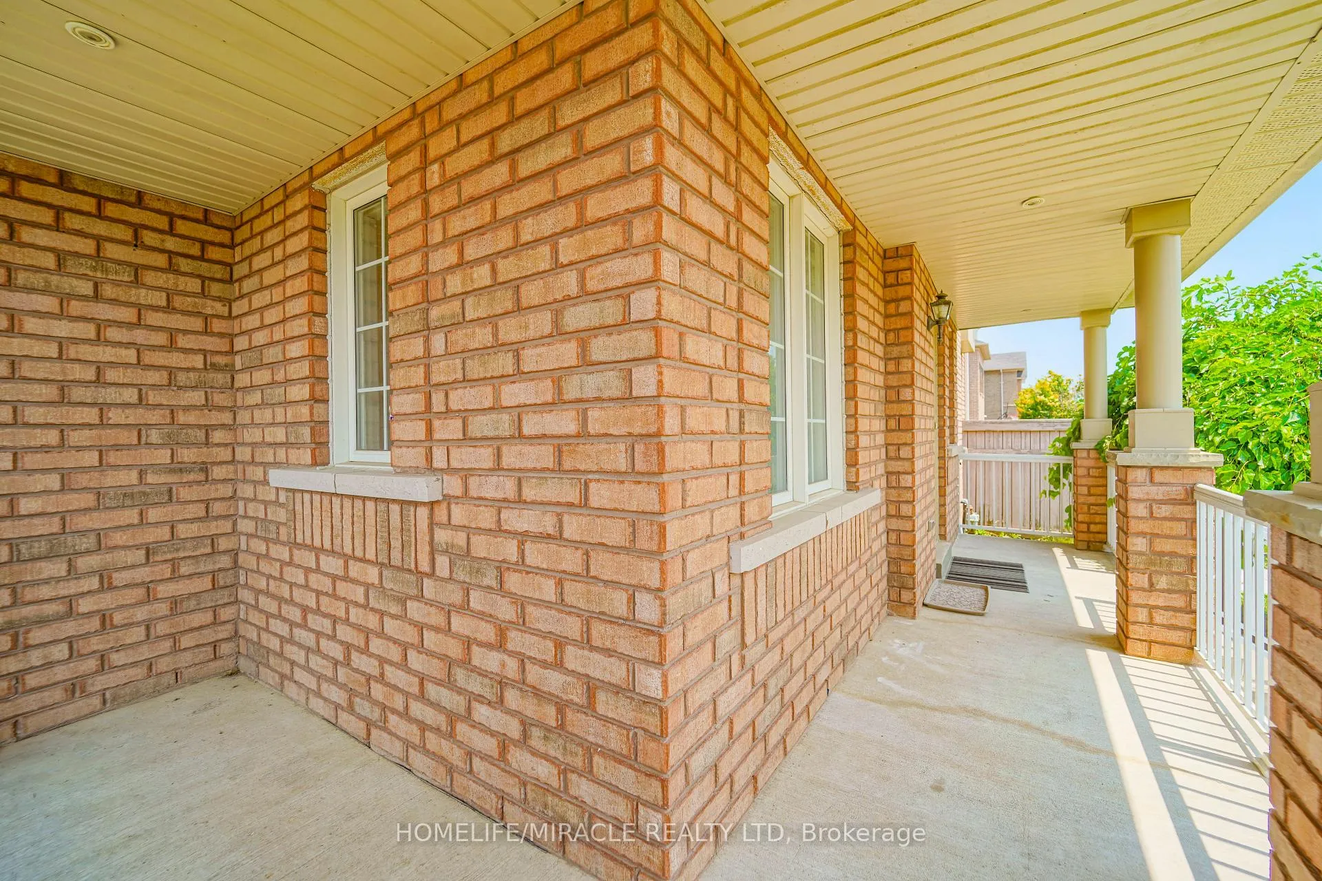 Photo 8 of 95 Kirkland Place, Whitby, Williamsburg — HOMEH