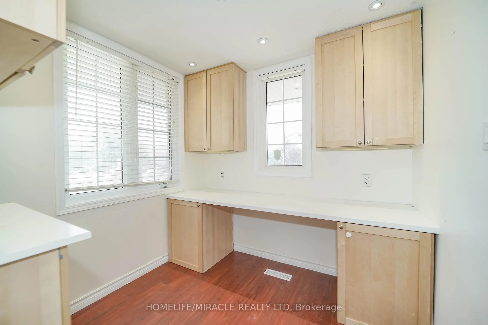 Photo 10 of 95 Kirkland Place, Whitby, Williamsburg — HOMEH