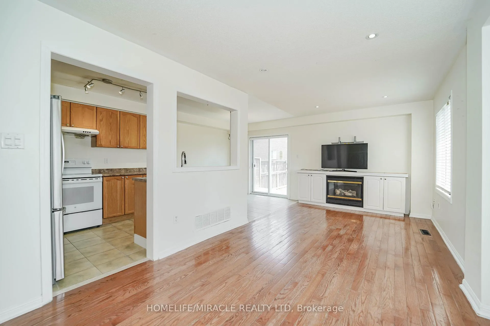Photo 12 of 95 Kirkland Place, Whitby, Williamsburg — HOMEH