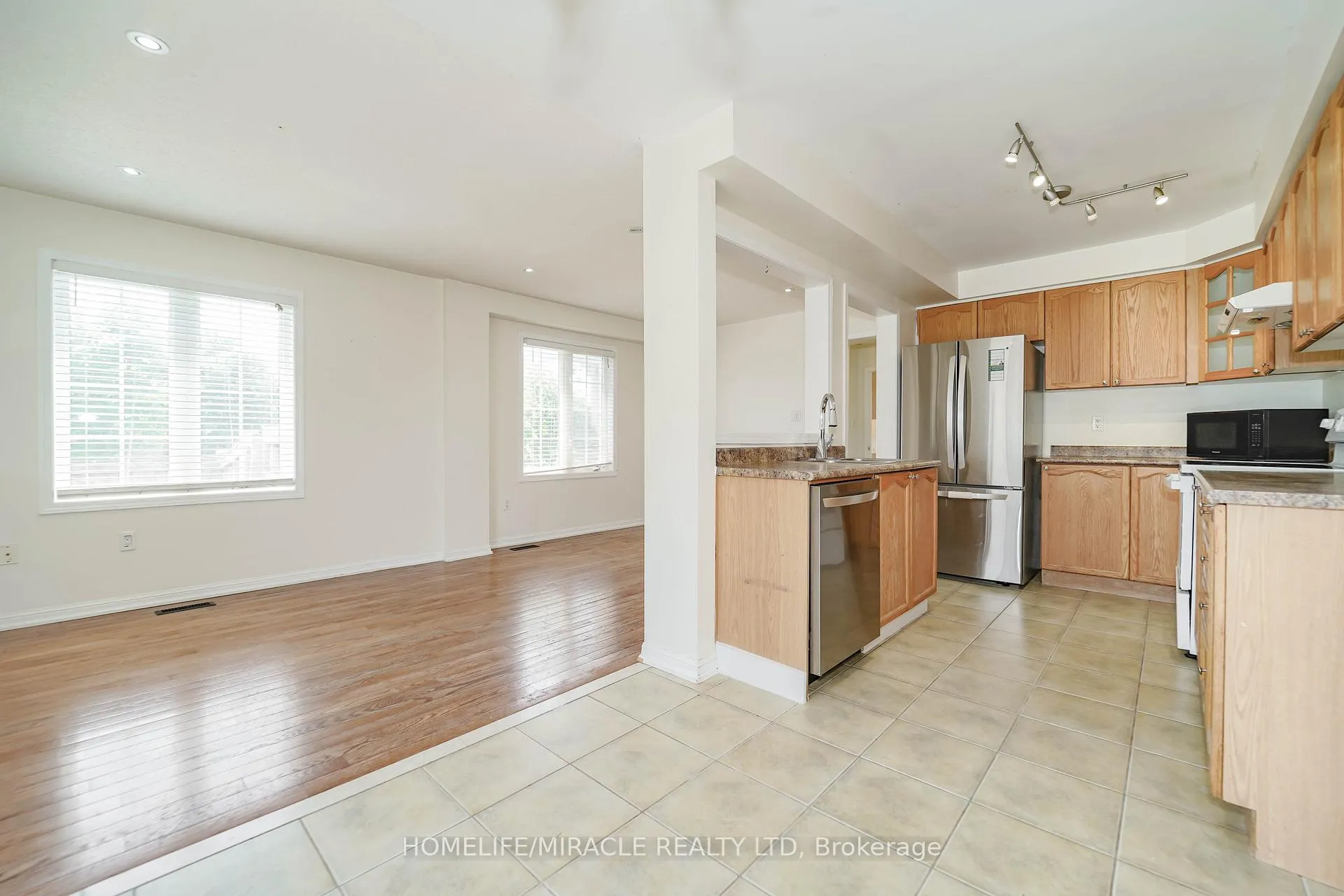 Photo 15 of 95 Kirkland Place, Whitby, Williamsburg — HOMEH