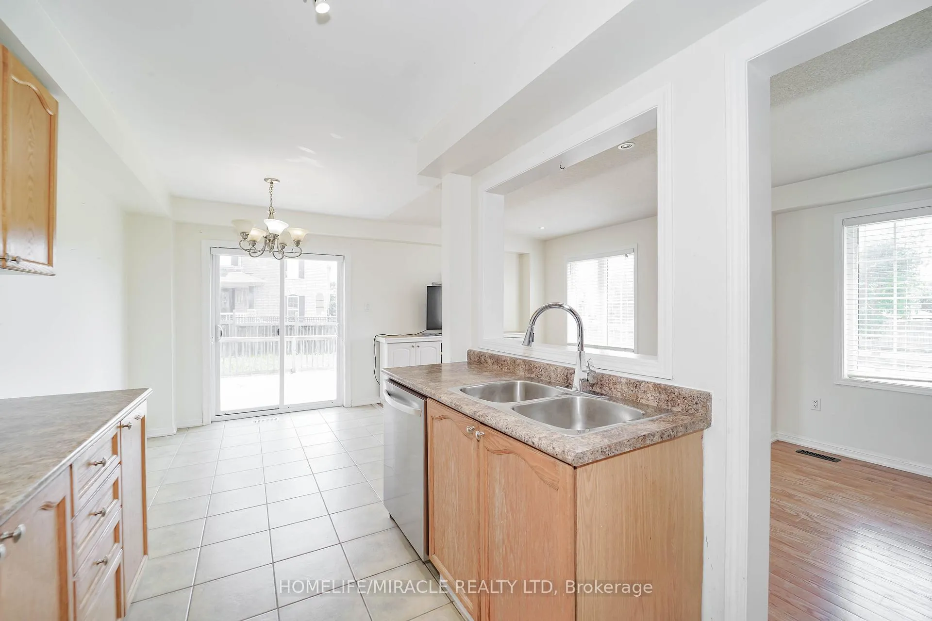 Photo 17 of 95 Kirkland Place, Whitby, Williamsburg — HOMEH