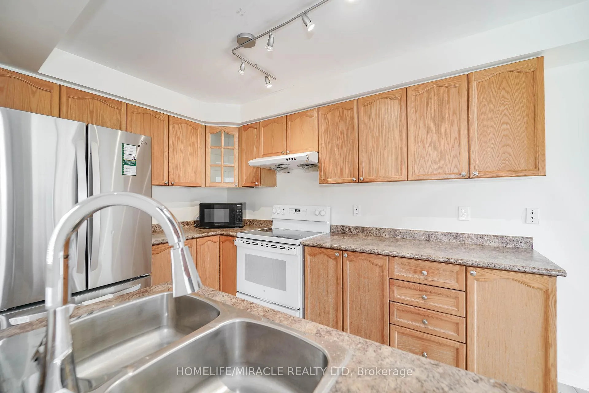 Photo 19 of 95 Kirkland Place, Whitby, Williamsburg — HOMEH