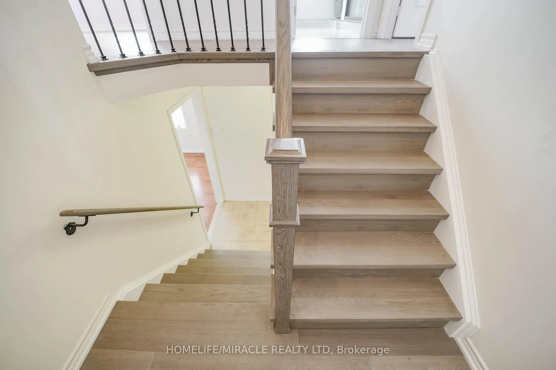 Photo 20 of 95 Kirkland Place, Whitby, Williamsburg — HOMEH