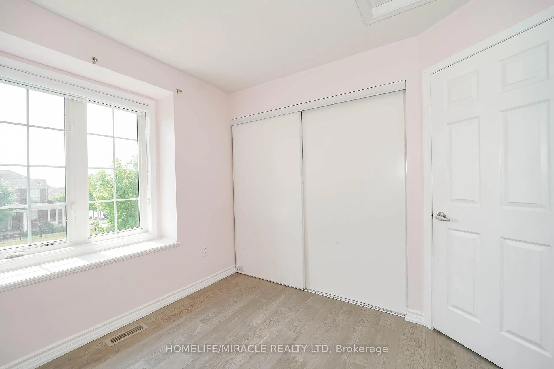 Photo 30 of 95 Kirkland Place, Whitby, Williamsburg — HOMEH