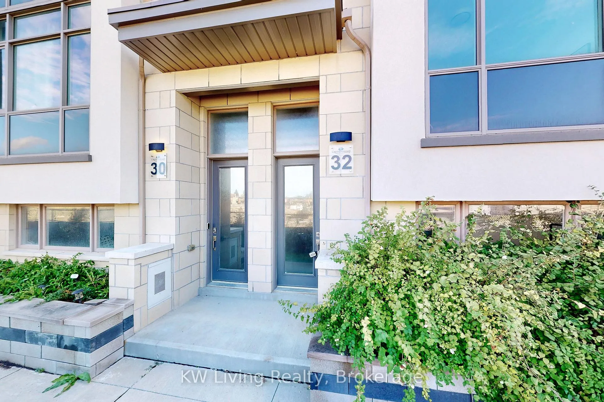 Photo 3 of 32 Teasel Way, Markham, Unionville — HOMEH