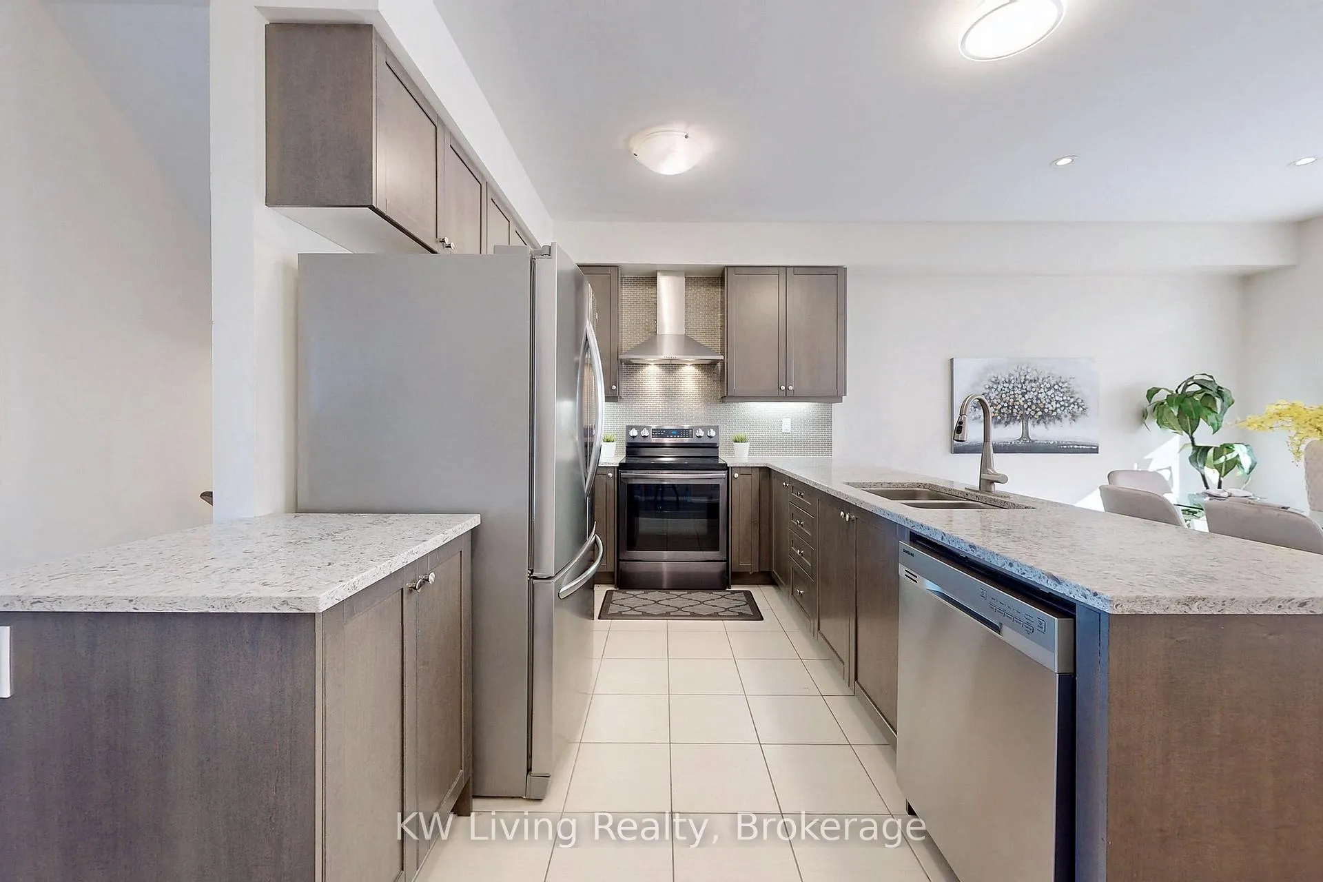 Photo 12 of 32 Teasel Way, Markham, Unionville — HOMEH