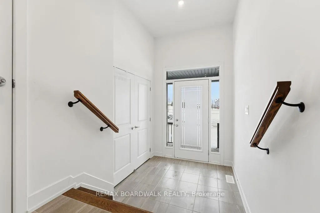 Photo 2 of 1016 Montelena Road, Ottawa, Kanata - Emerald Meadows/Trailwest — HOMEH