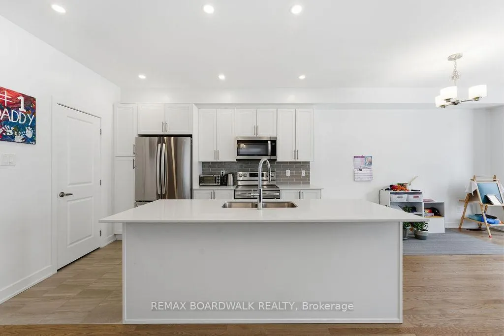 Photo 9 of 1016 Montelena Road, Ottawa, Kanata - Emerald Meadows/Trailwest — HOMEH