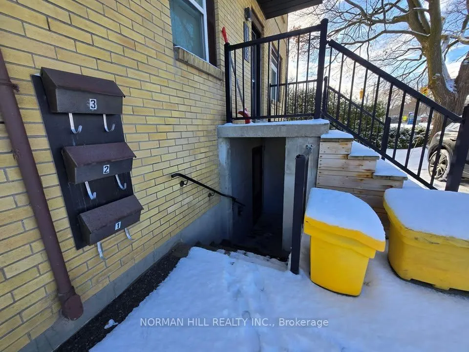 Photo 2 of Unit 1, 119 Grove Street E, Barrie, Wellington — HOMEH