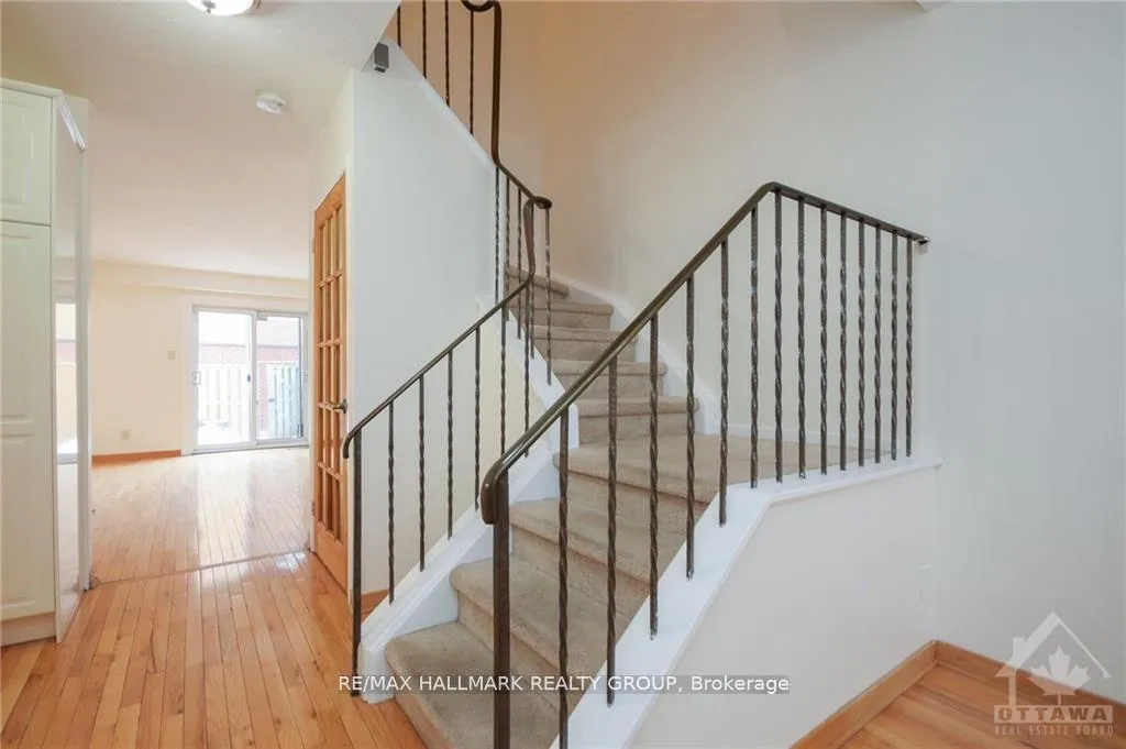 Photo 5 of 2088 Orient Park Drive, Ottawa, Blackburn Hamlet (South) — HOMEH